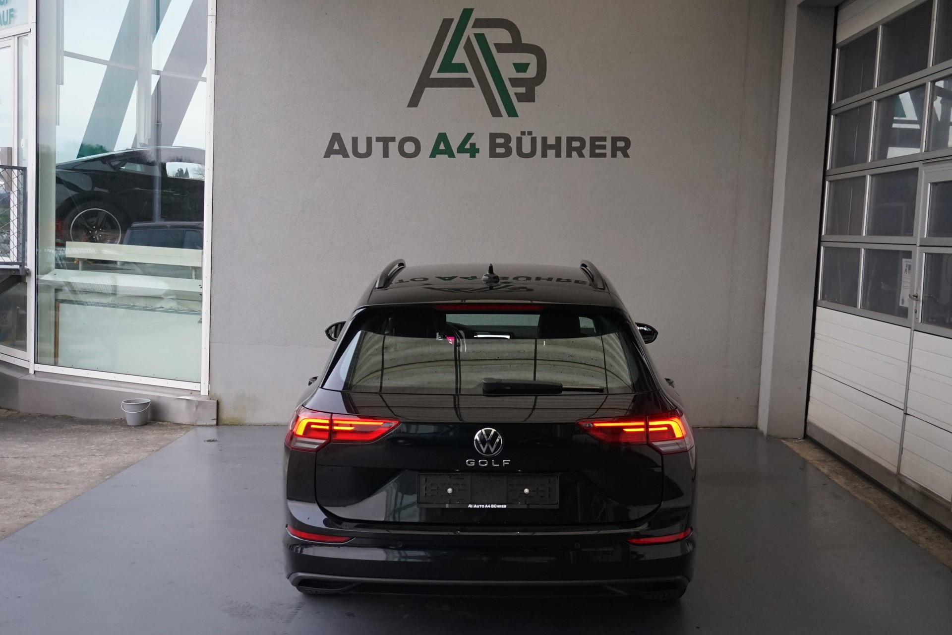 VW Golf 8 Variant 2.0 TDI Life DSG-Automat "aus erster Hand+ CH-Auto"-image-9