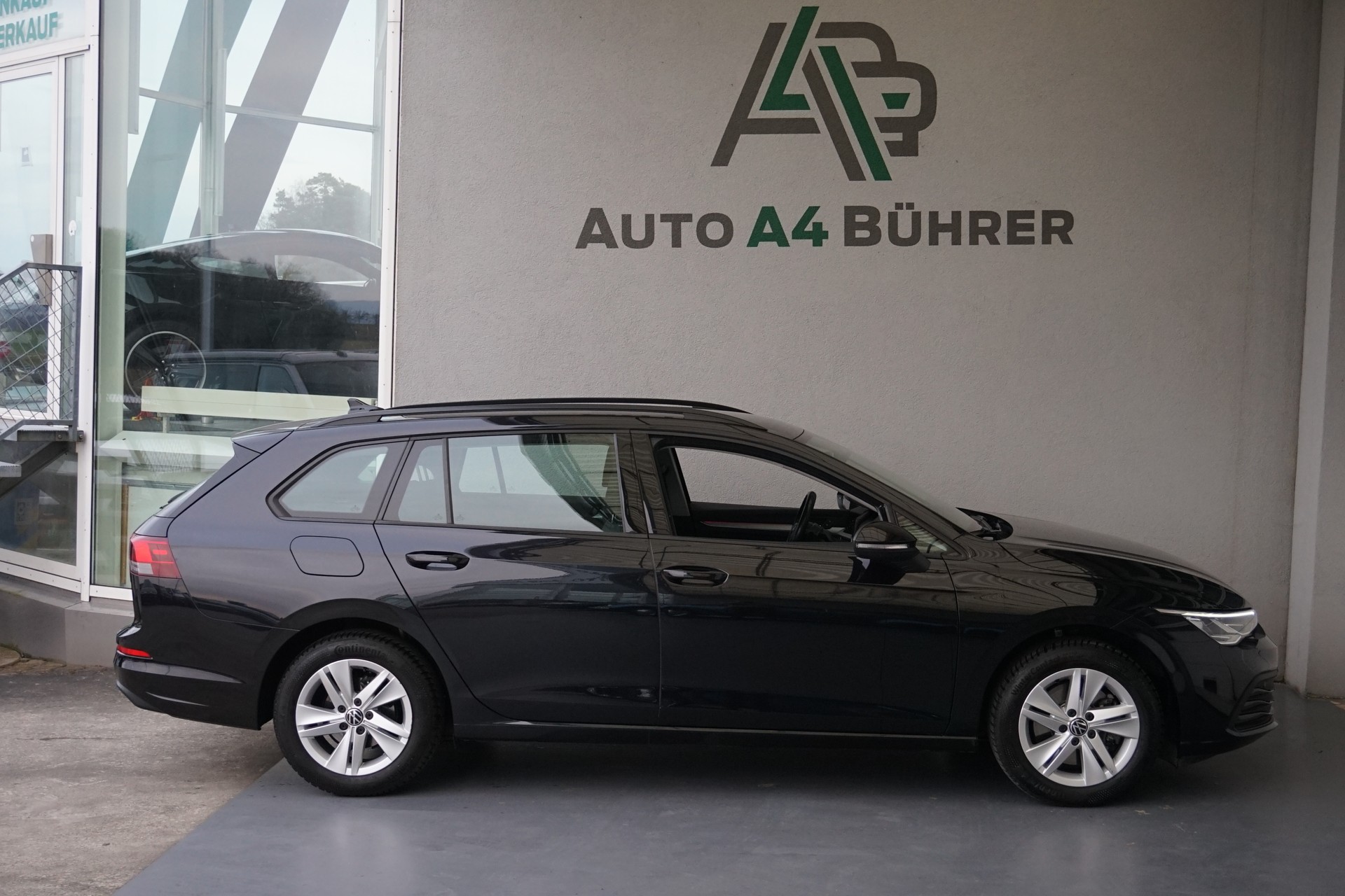VW Golf 8 Variant 2.0 TDI Life DSG-Automat "aus erster Hand+ CH-Auto"-image-4