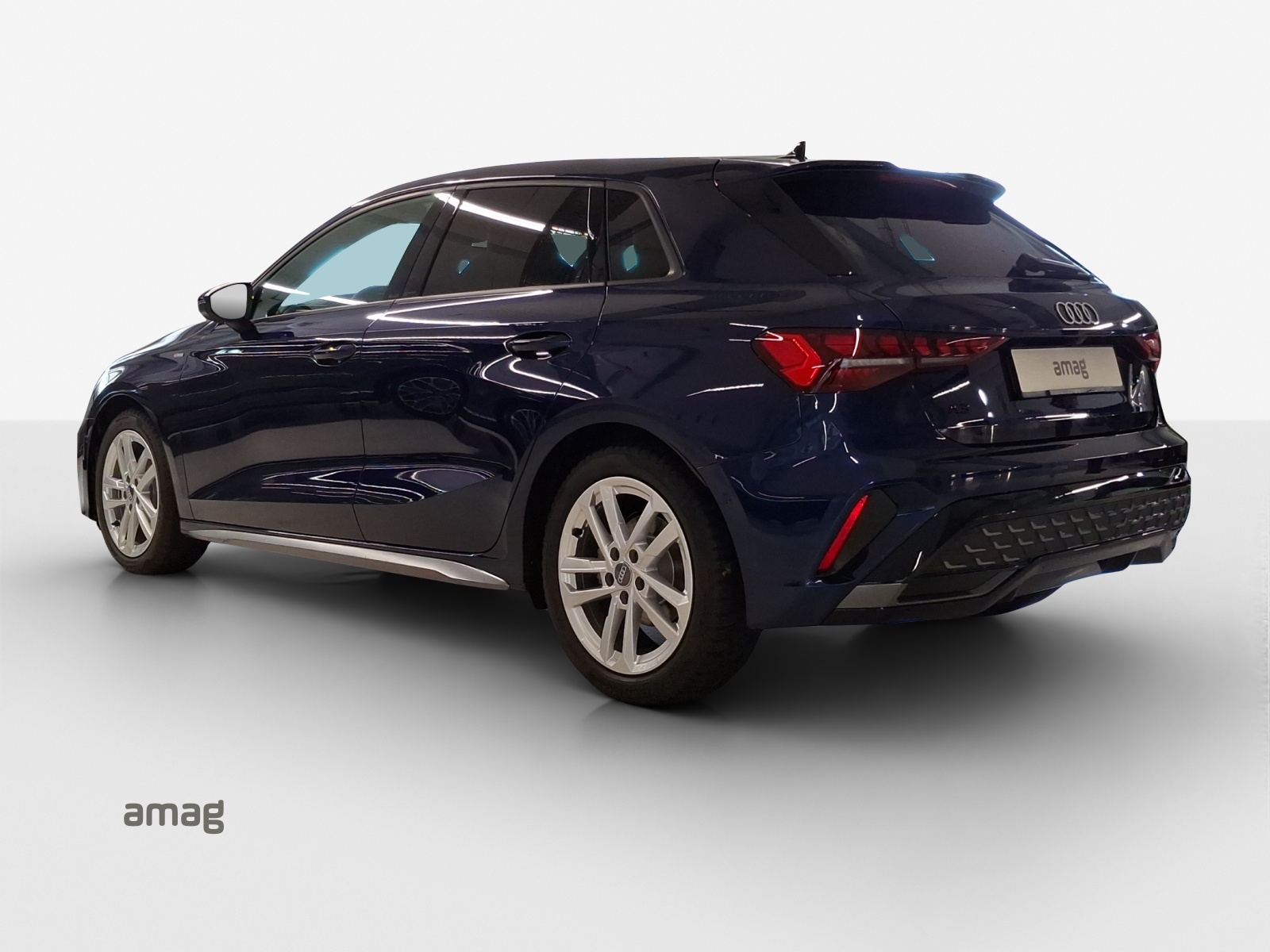 AUDI A3 Sportback TFSI 110 kW S line Attraction S tronic-image-2