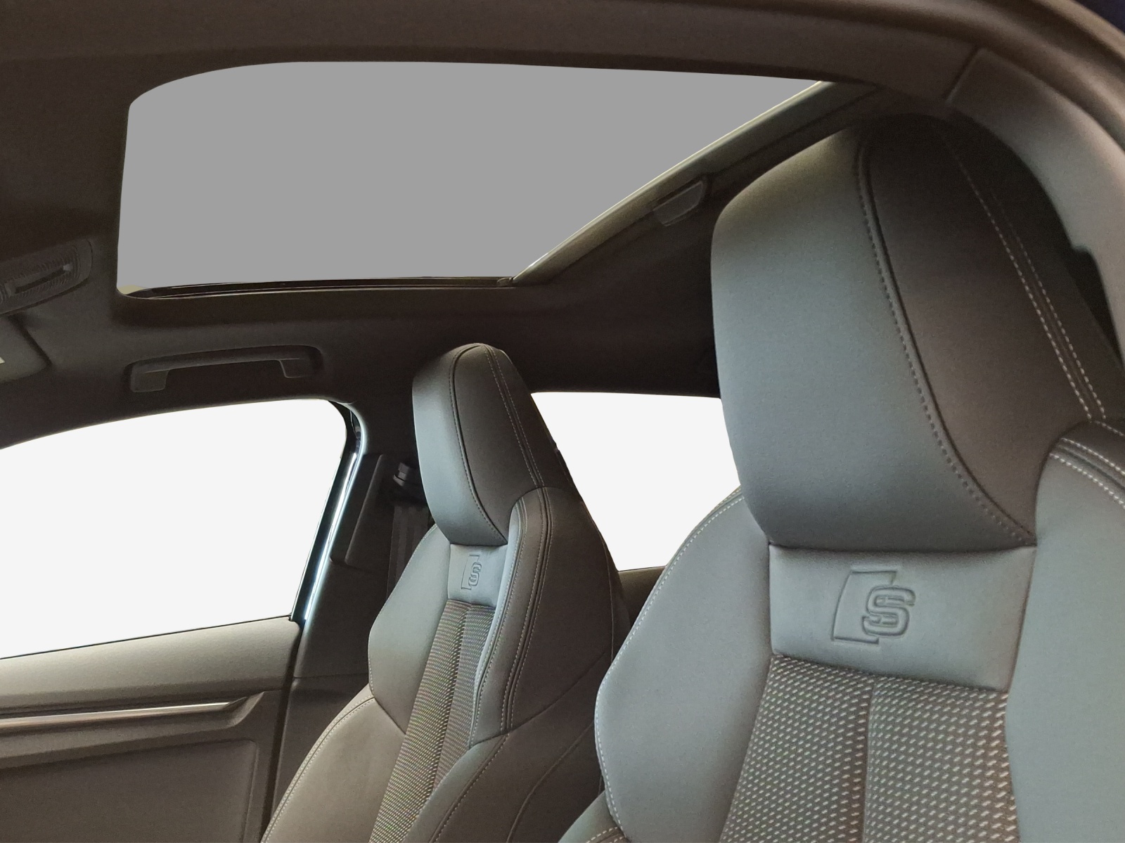 AUDI A3 Sportback TFSI 110 kW S line Attraction S tronic-image-13