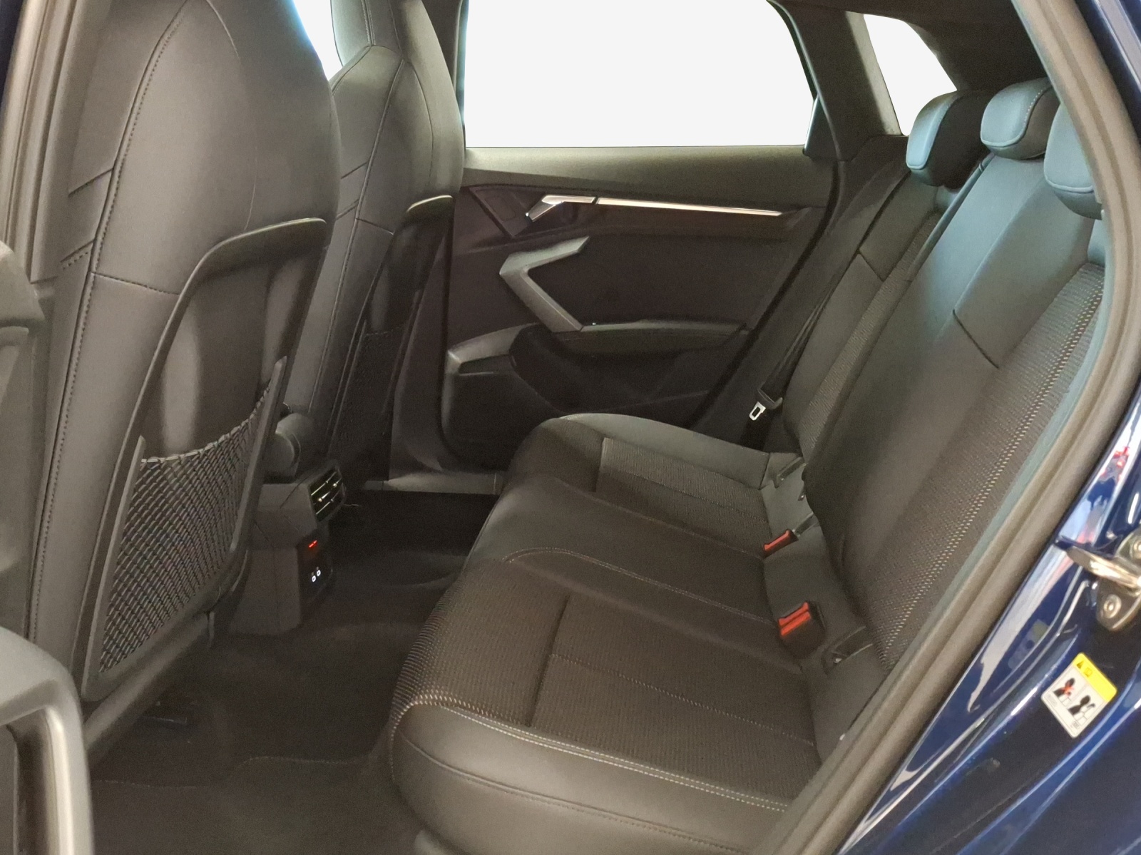 AUDI A3 Sportback TFSI 110 kW S line Attraction S tronic-image-11