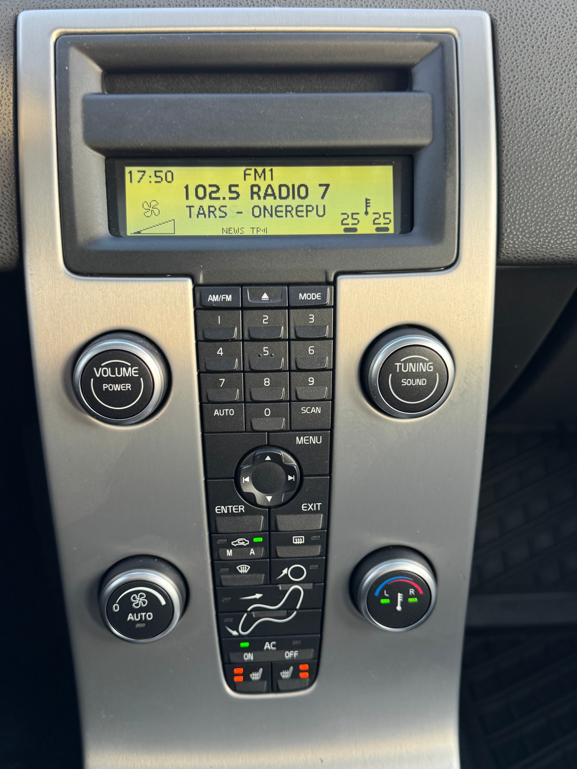 VOLVO V50 D5 Summum Geartronic-image-11