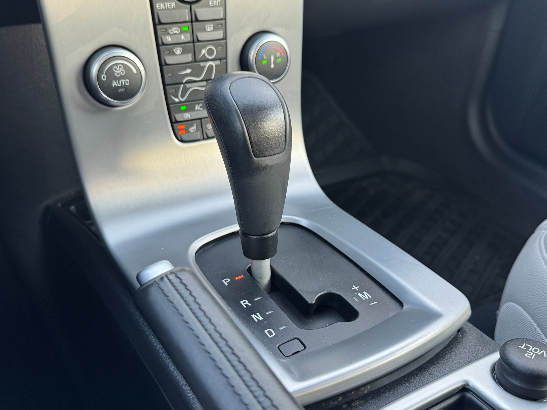 VOLVO V50 D5 Summum Geartronic-image-12