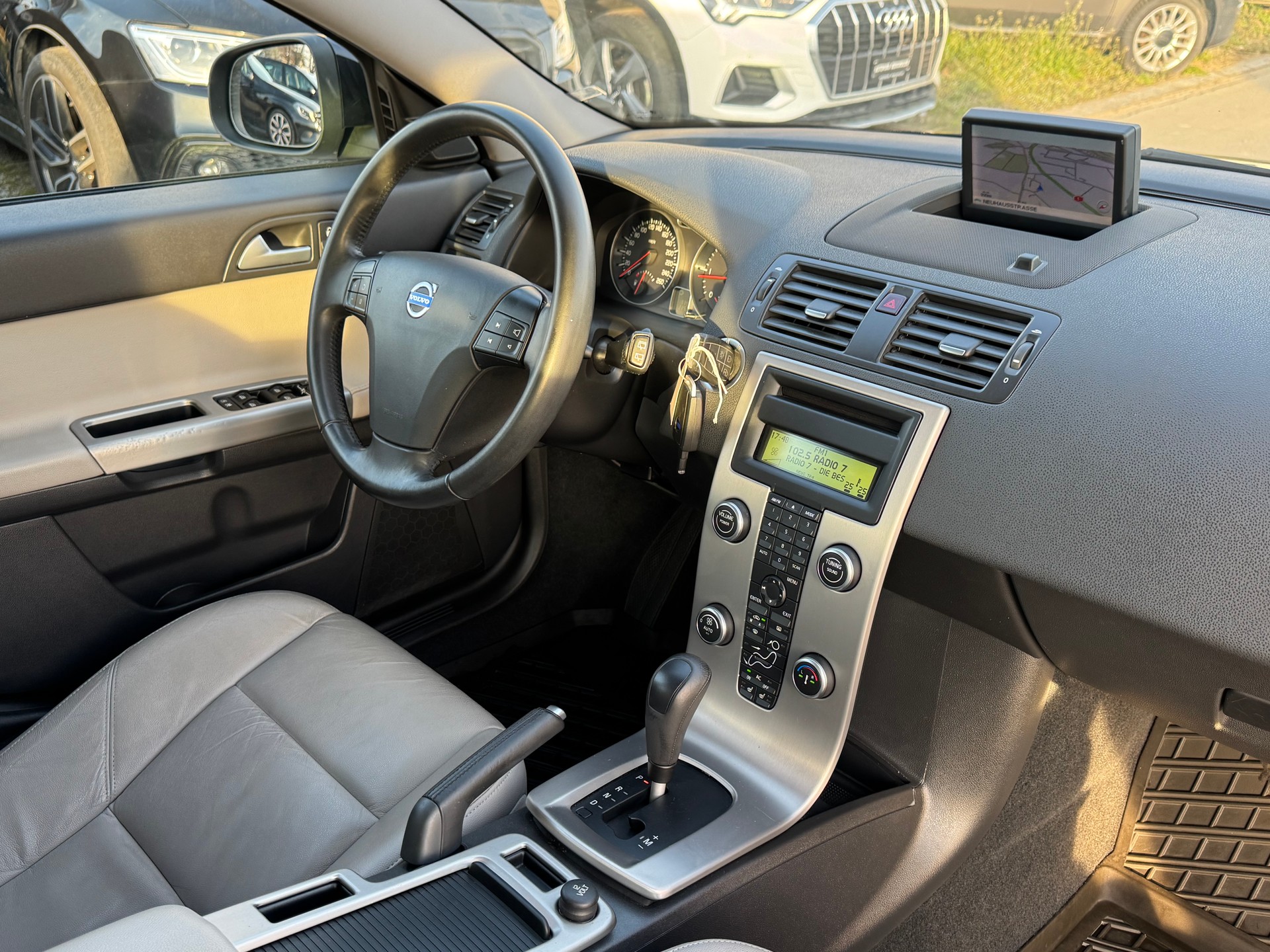 VOLVO V50 D5 Summum Geartronic-image-5
