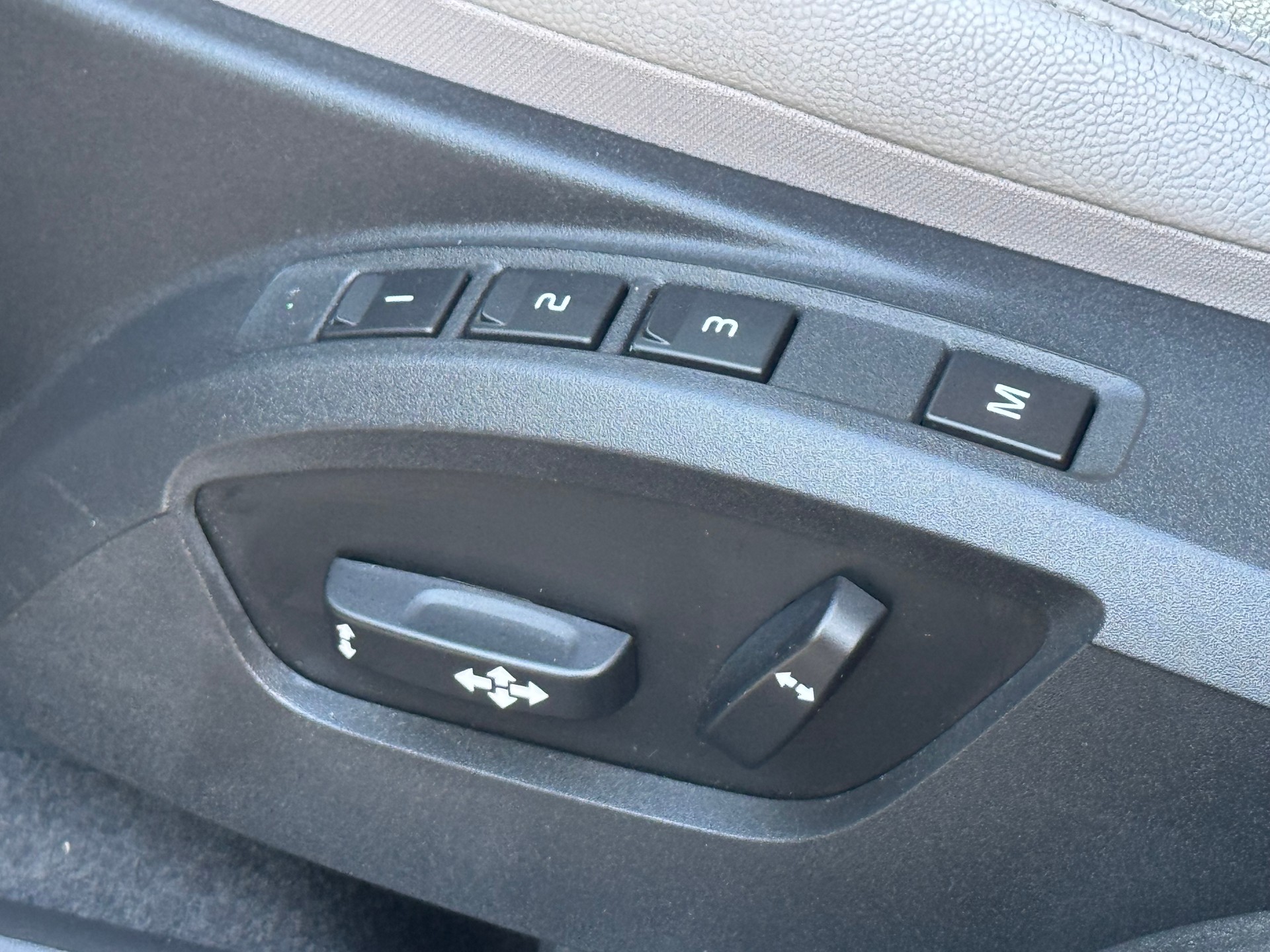 VOLVO V50 D5 Summum Geartronic-image-14