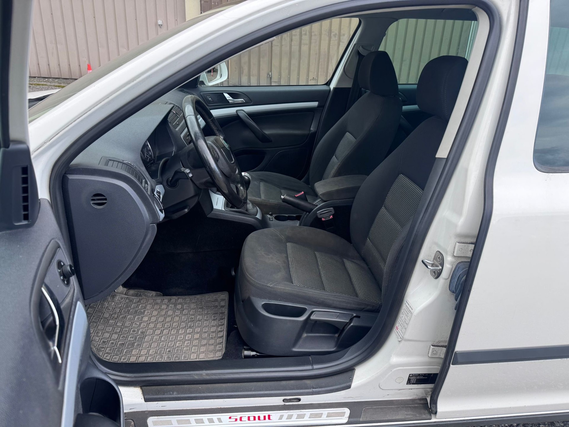 SKODA Octavia Combi 1.8 TSI Scout 4x4-image-6