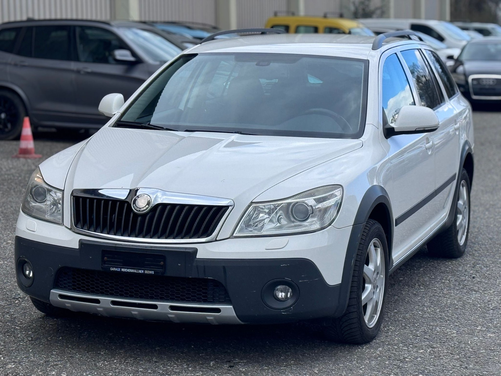 SKODA Octavia Combi 1.8 TSI Scout 4x4-image-1