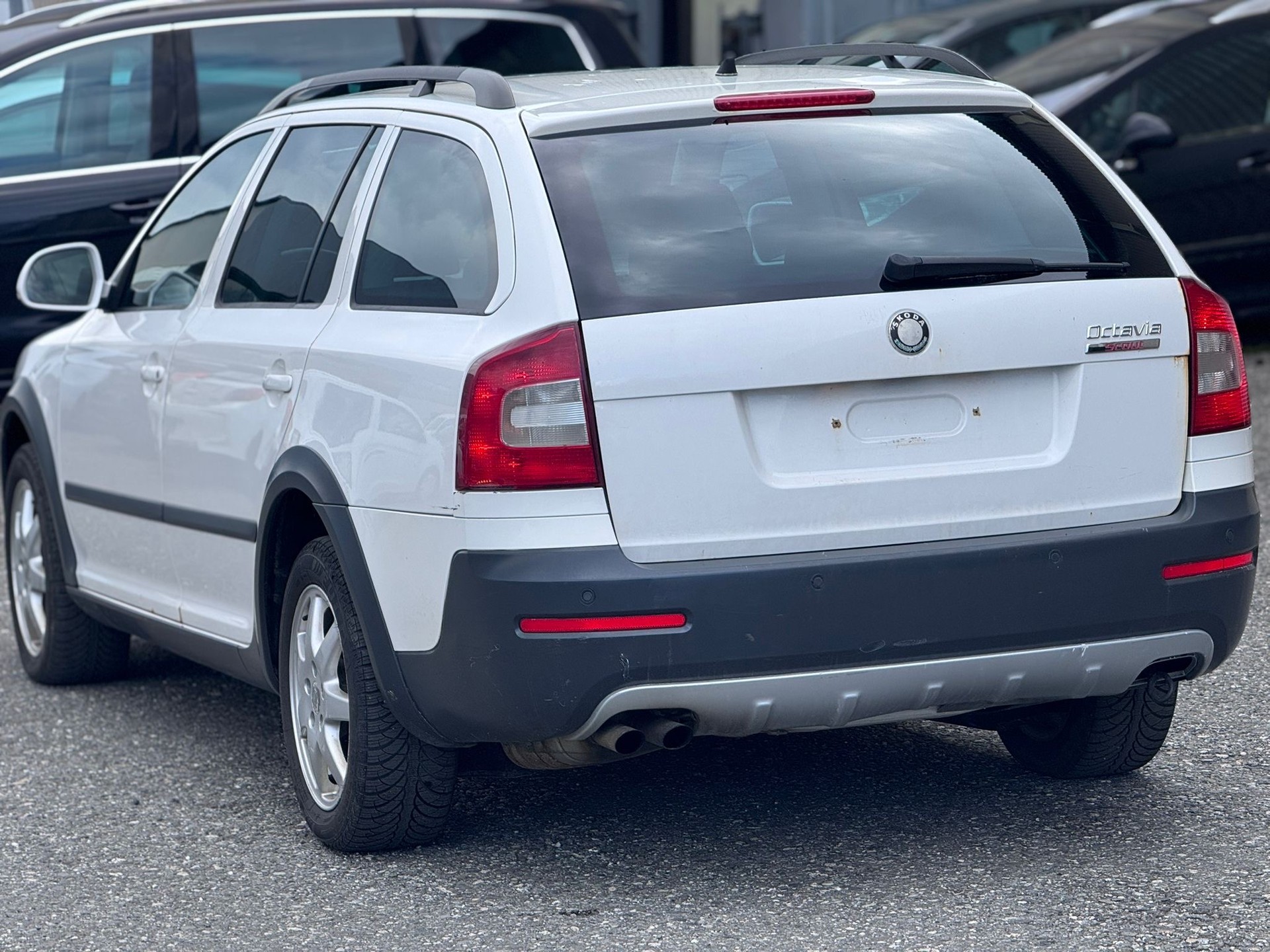 SKODA Octavia Combi 1.8 TSI Scout 4x4-image-3
