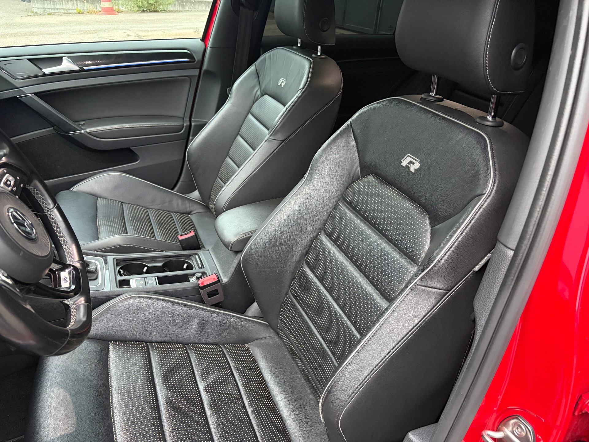 VW Golf 2.0 TSI R 4Motion DSG-image-8
