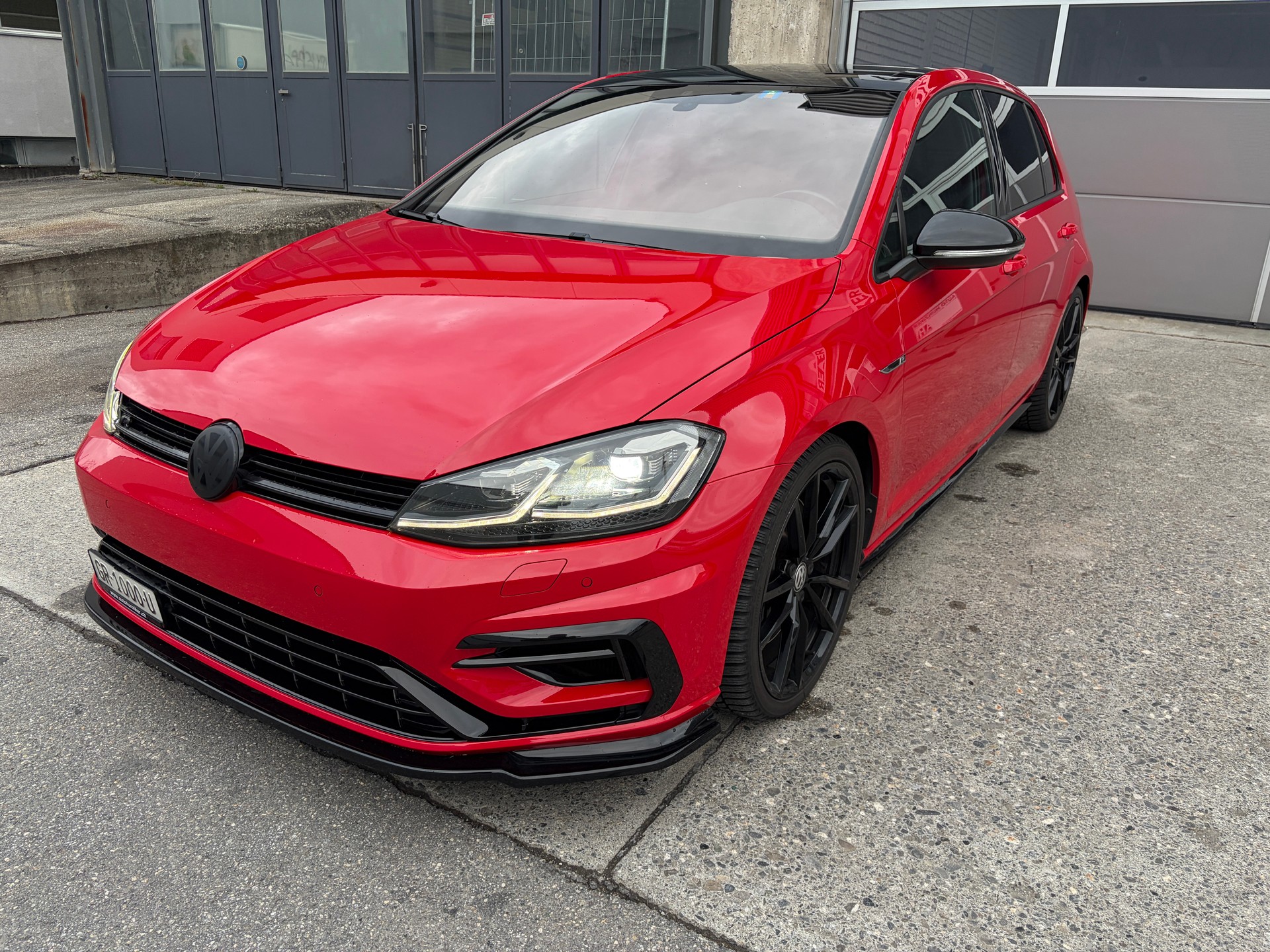 VW Golf 2.0 TSI R 4Motion DSG-image-2