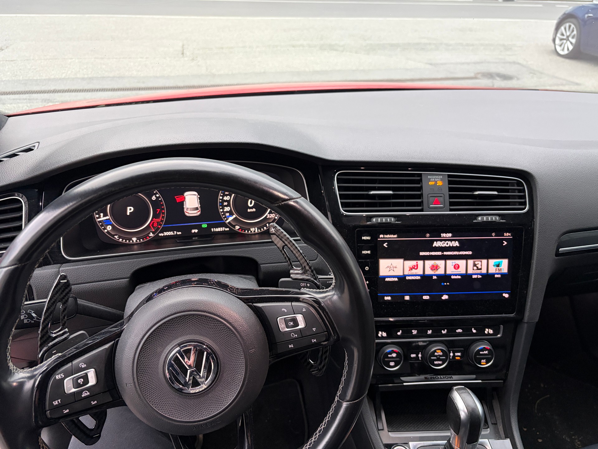 VW Golf 2.0 TSI R 4Motion DSG-image-7