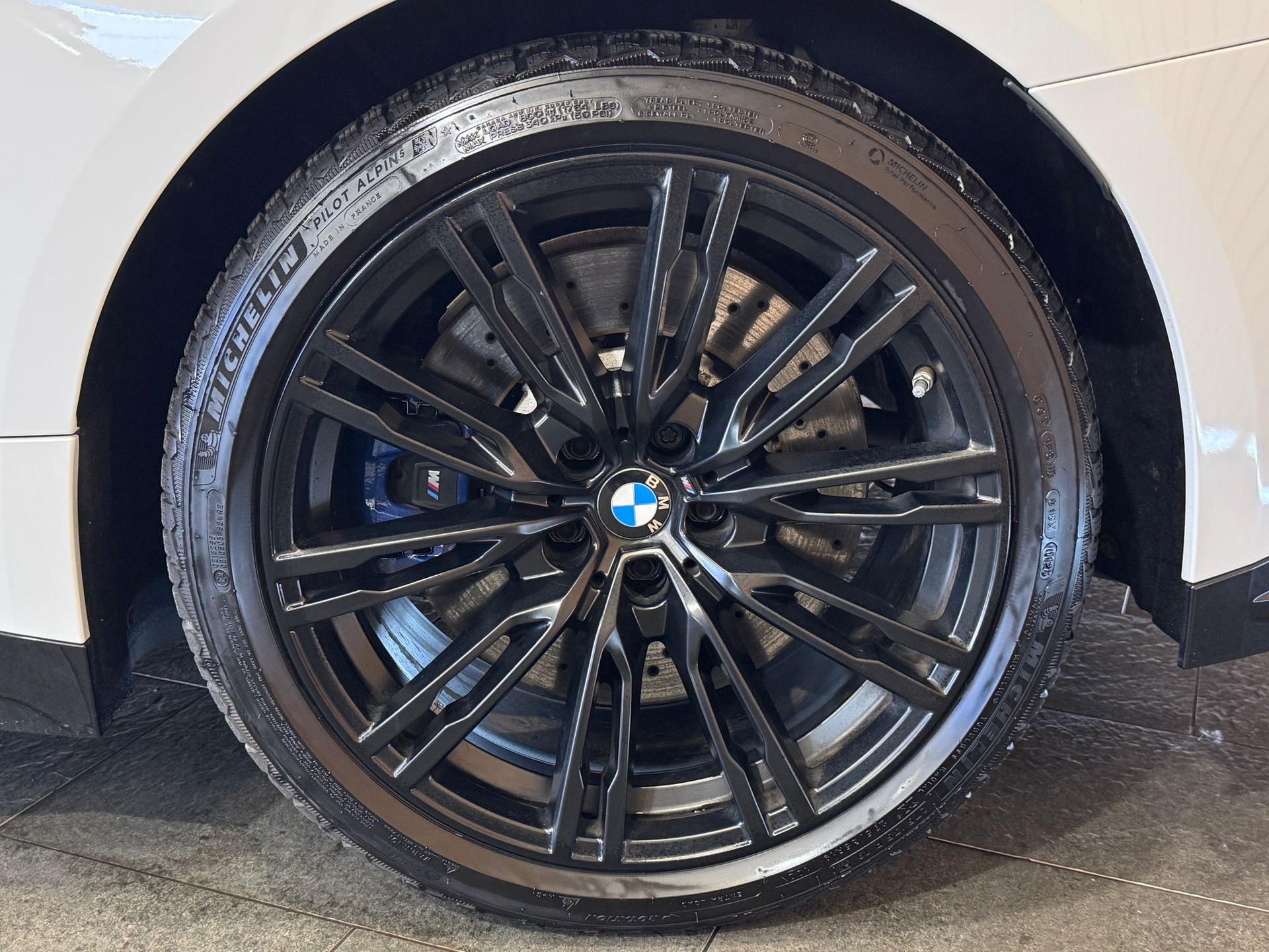 BMW M4 Cabrio Competition M xDrive *ALPINWEISS III*-image-24