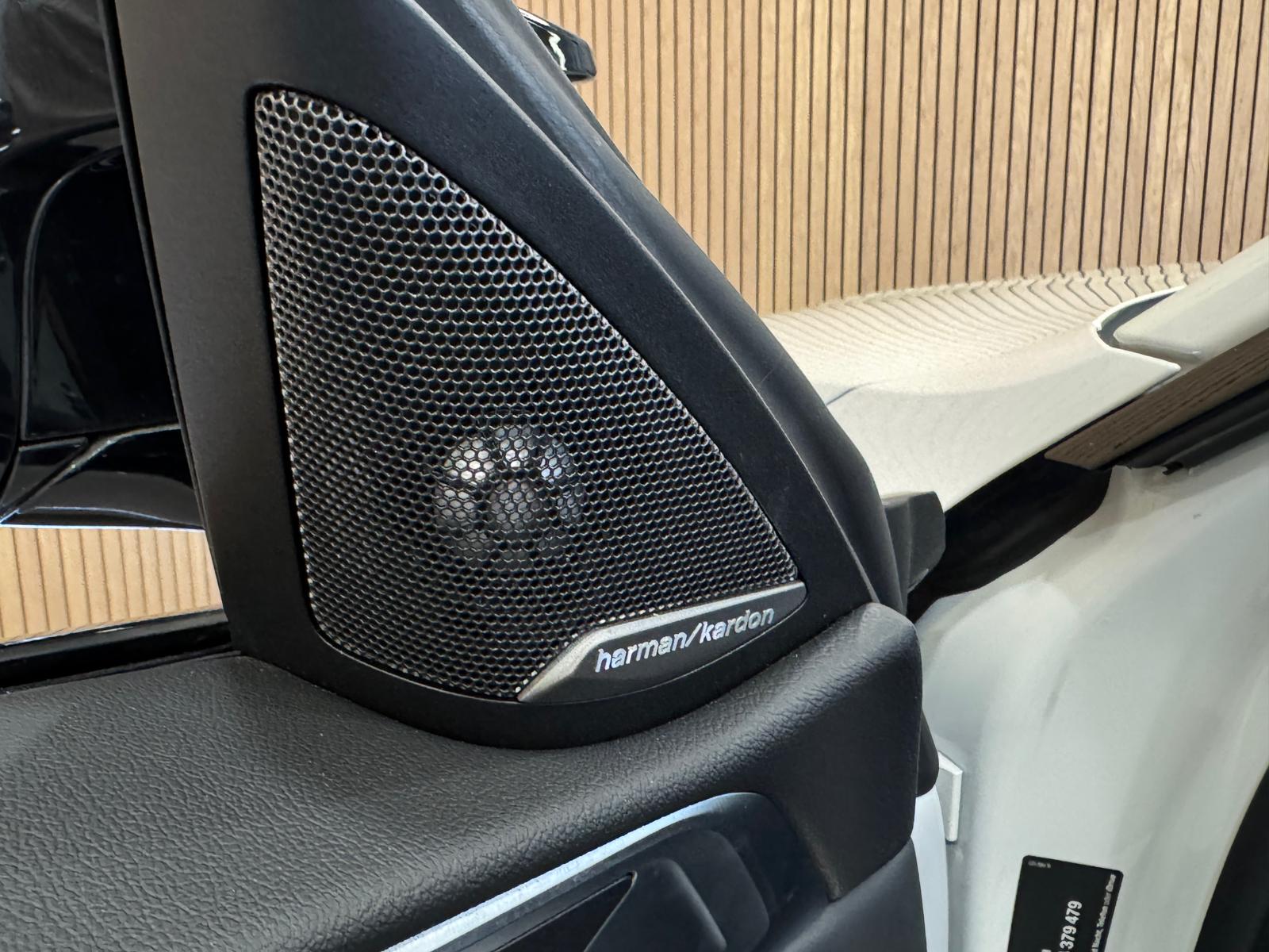 BMW M4 Cabrio Competition M xDrive *ALPINWEISS III*-image-14