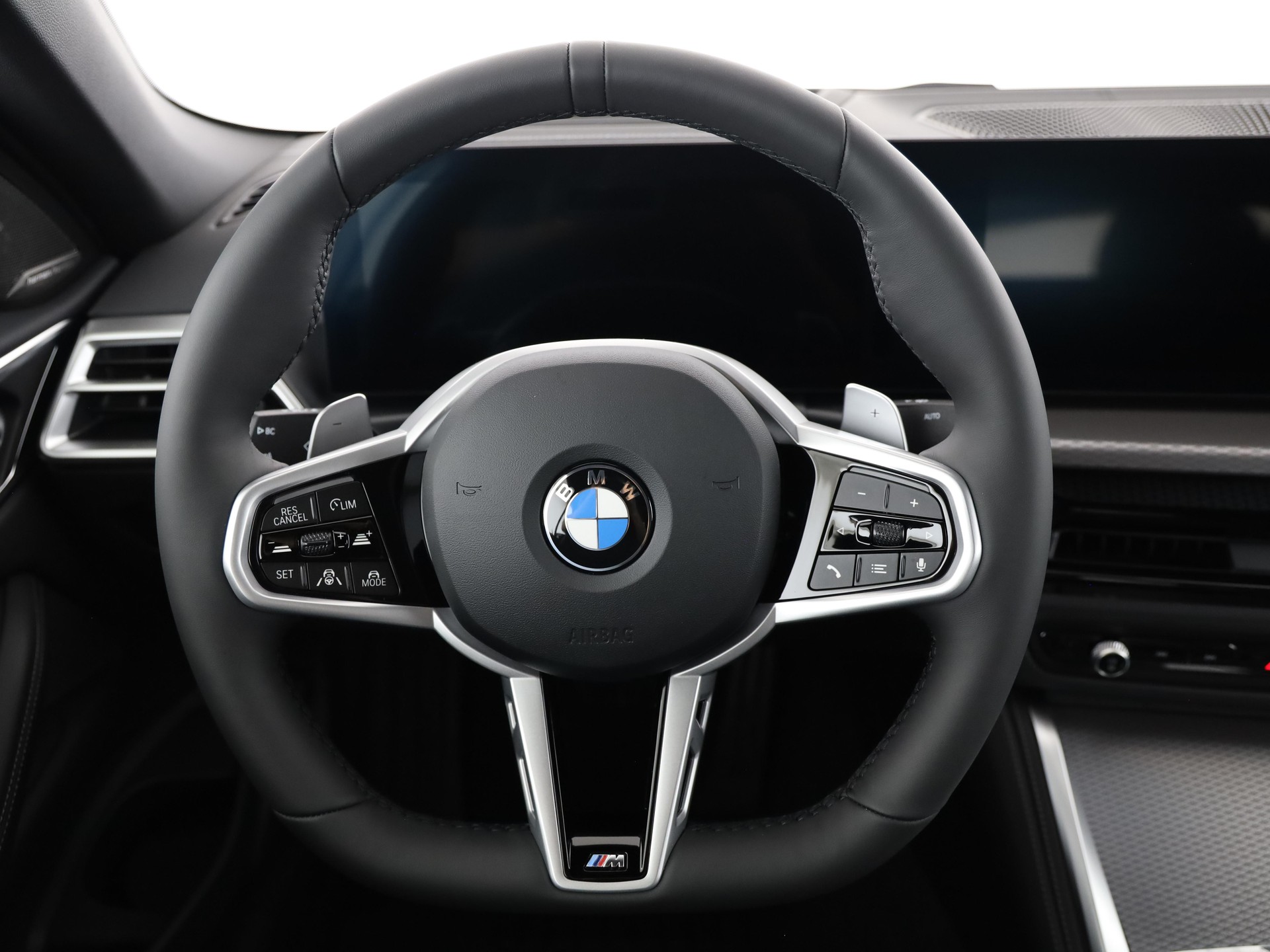 BMW 430i xDrive Cabrio-image-15