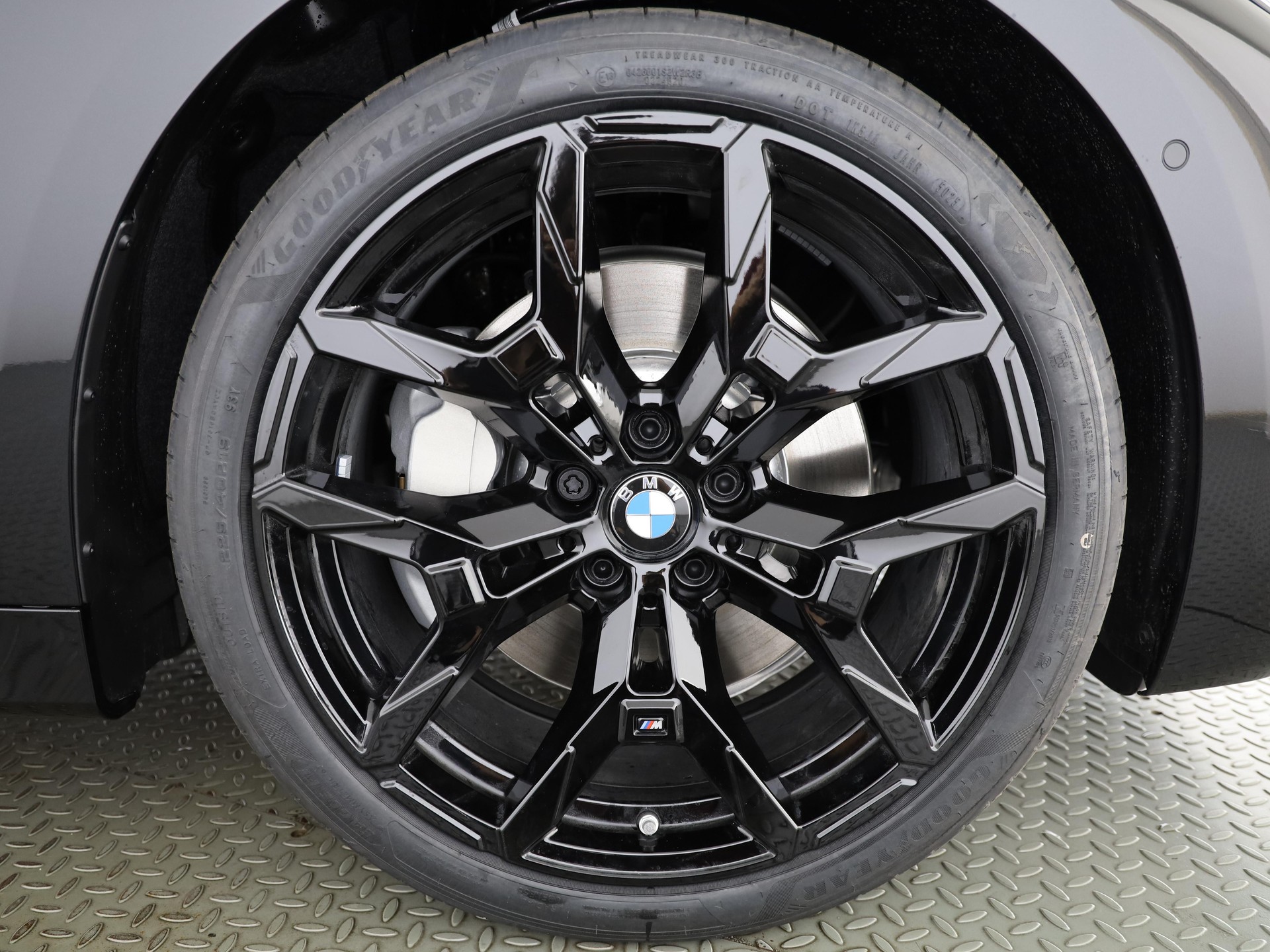 BMW 430i xDrive Cabrio-image-18