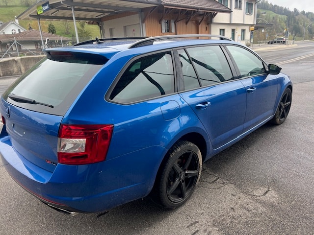 SKODA Octavia Combi 2.0 TSI RS DSG-image-1