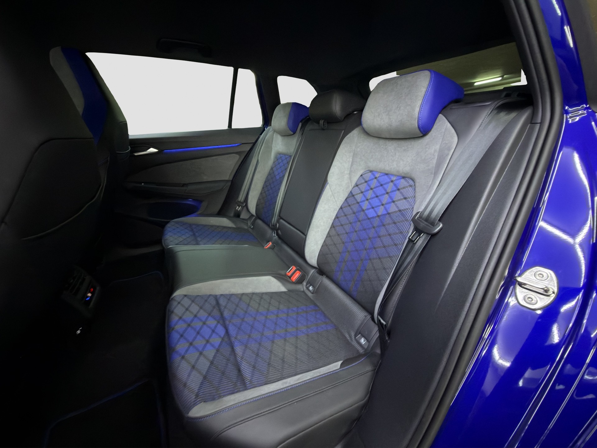 VW Golf Variant 2.0 TSI R DSG 4 Motion-image-11
