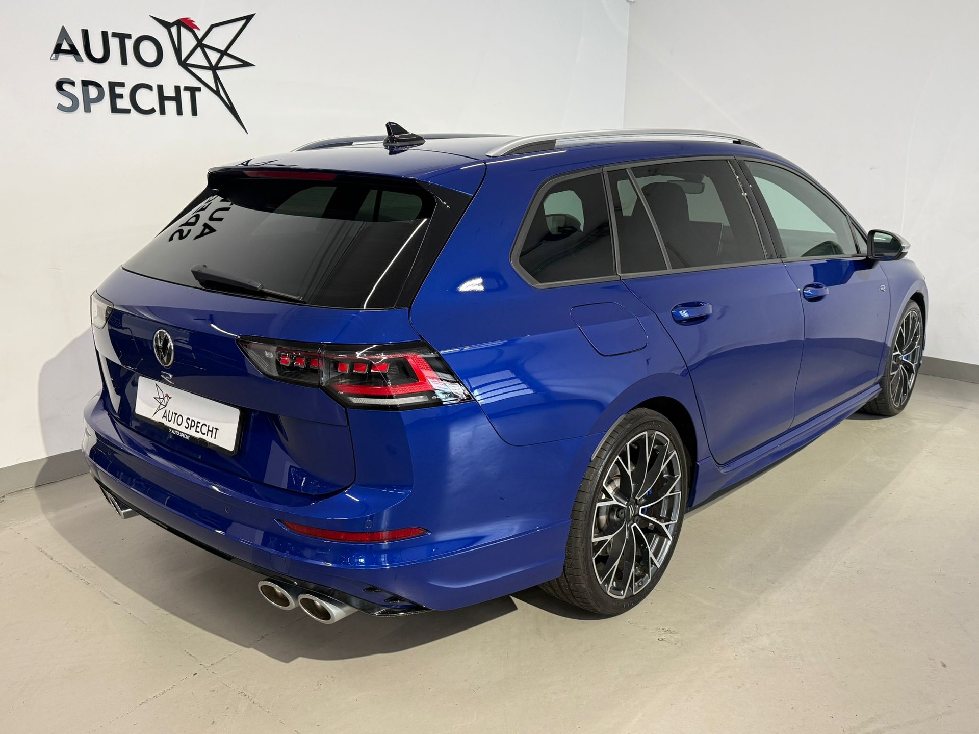 VW Golf Variant 2.0 TSI R DSG 4 Motion-image-4