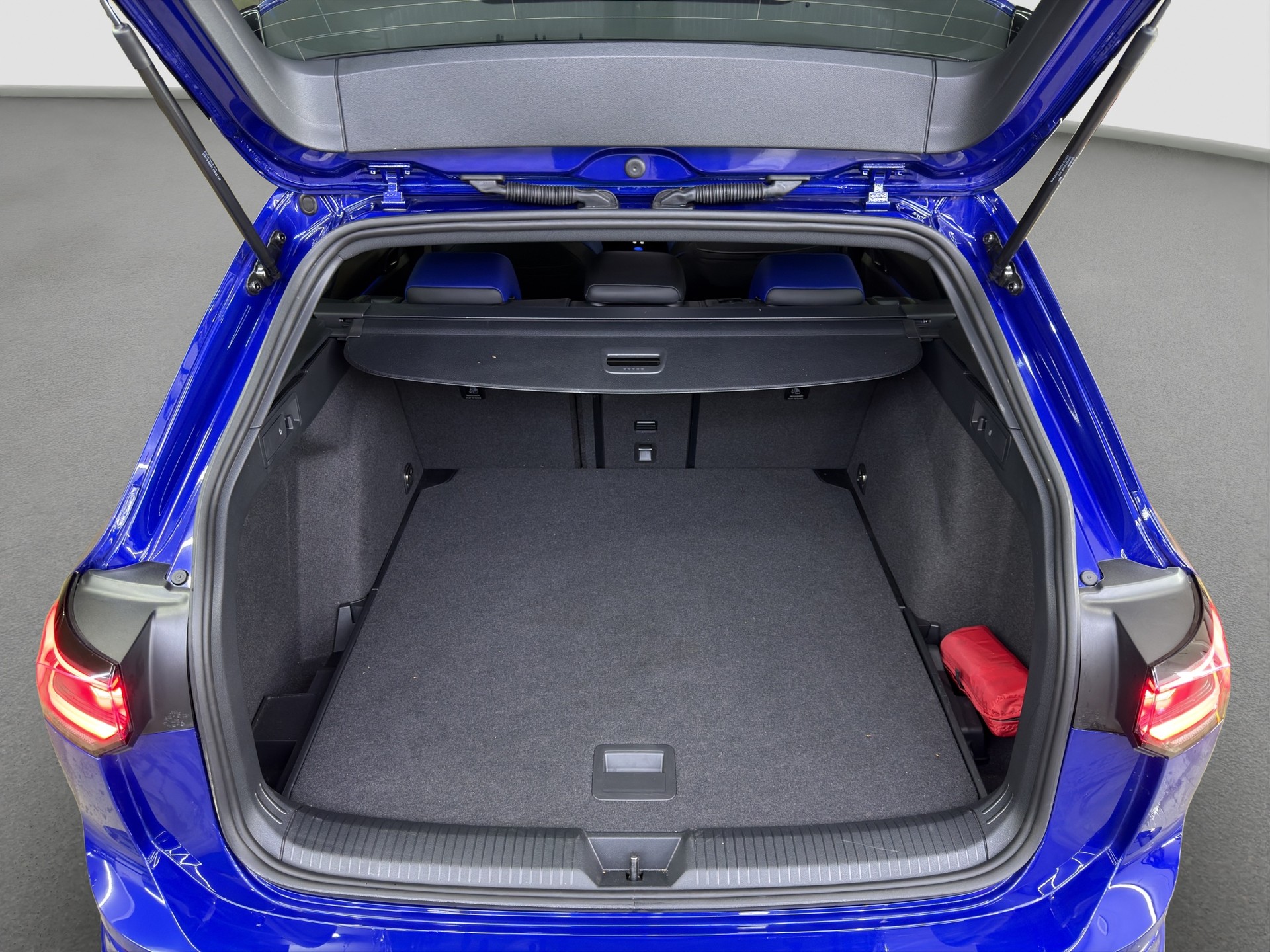 VW Golf Variant 2.0 TSI R DSG 4 Motion-image-27
