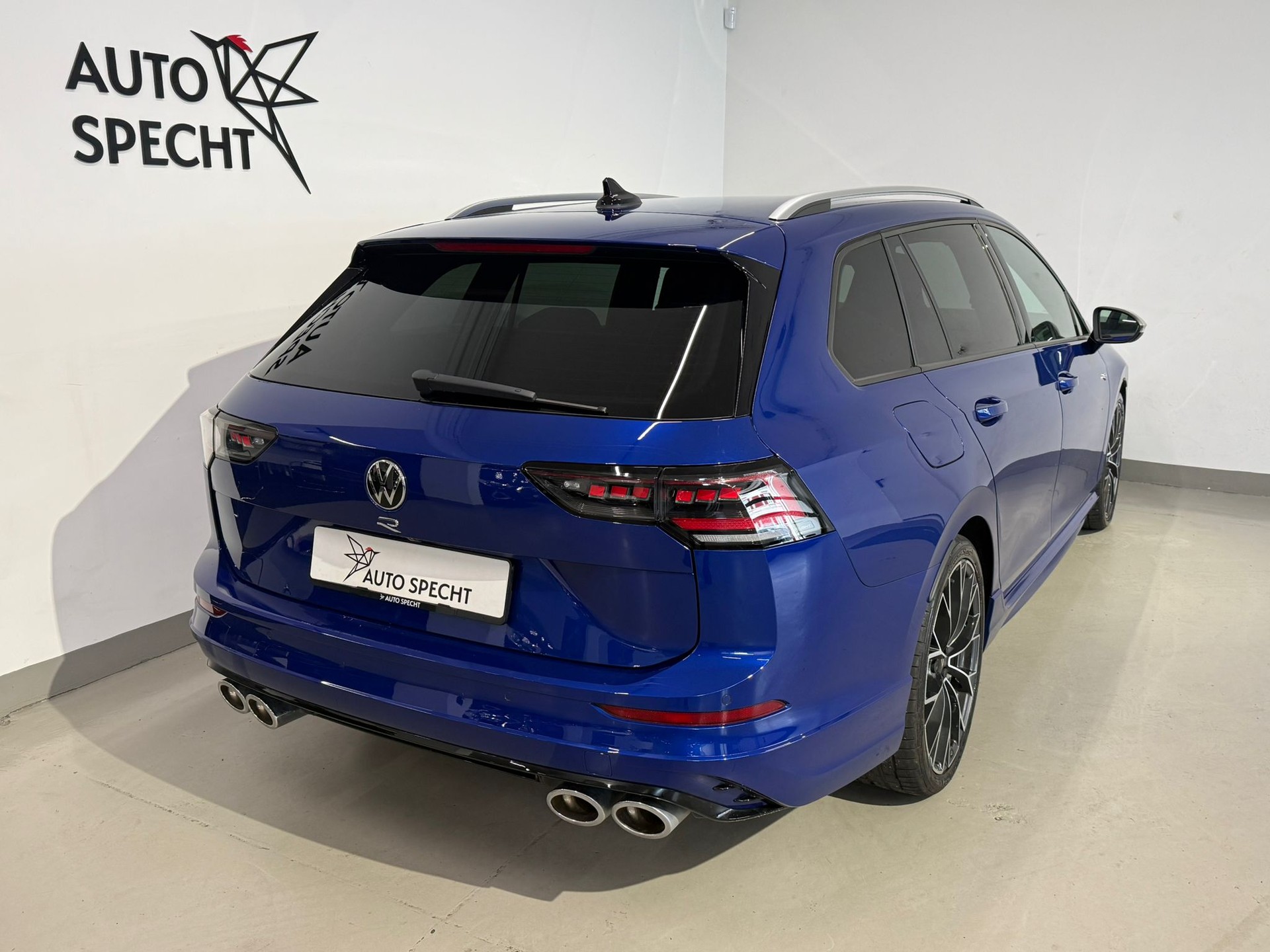 VW Golf Variant 2.0 TSI R DSG 4 Motion-image-5