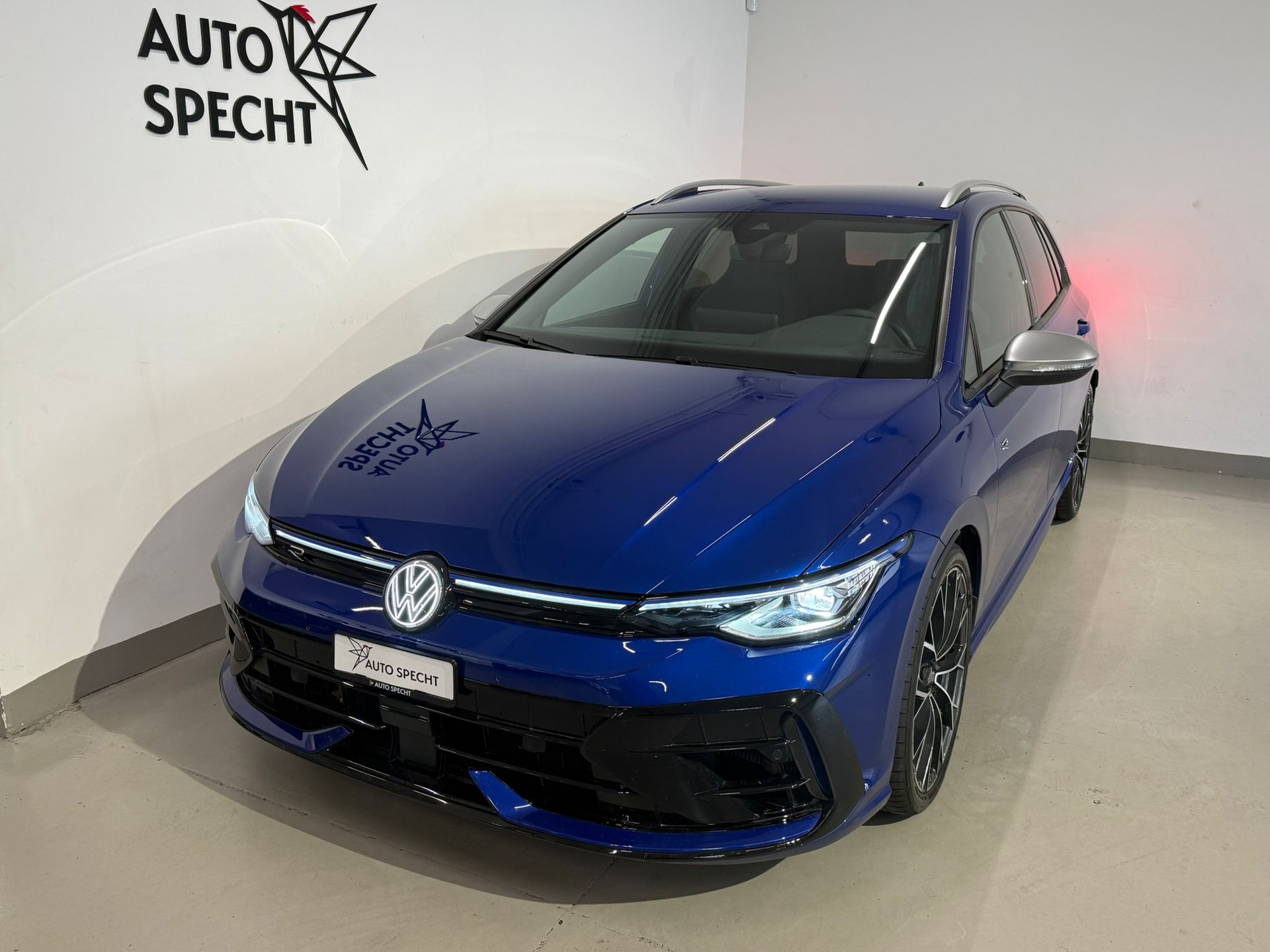 VW Golf Variant 2.0 TSI R DSG 4 Motion-image-1