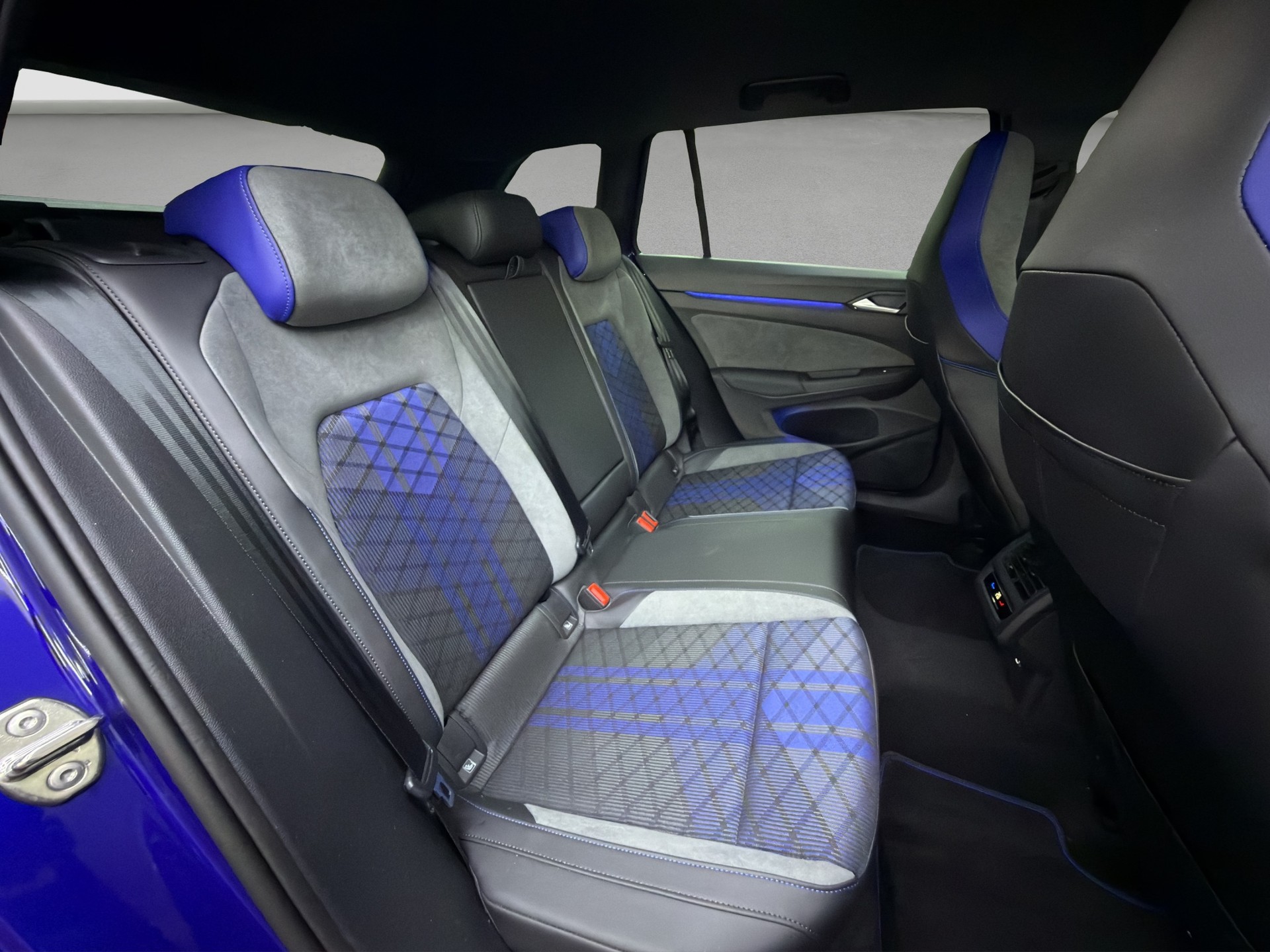 VW Golf Variant 2.0 TSI R DSG 4 Motion-image-13