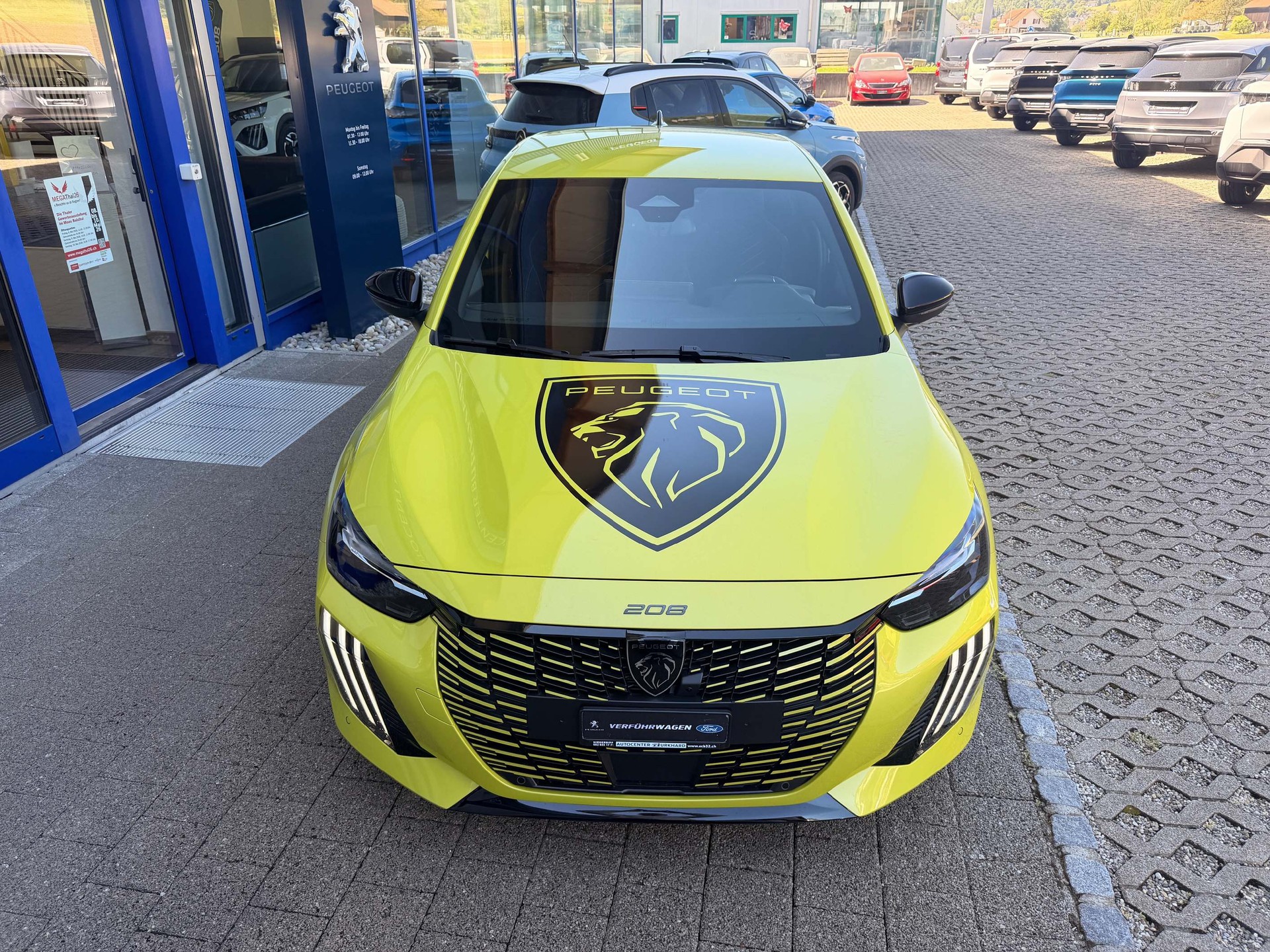 PEUGEOT 208 1.2 Hybrid 145 GT-image-2