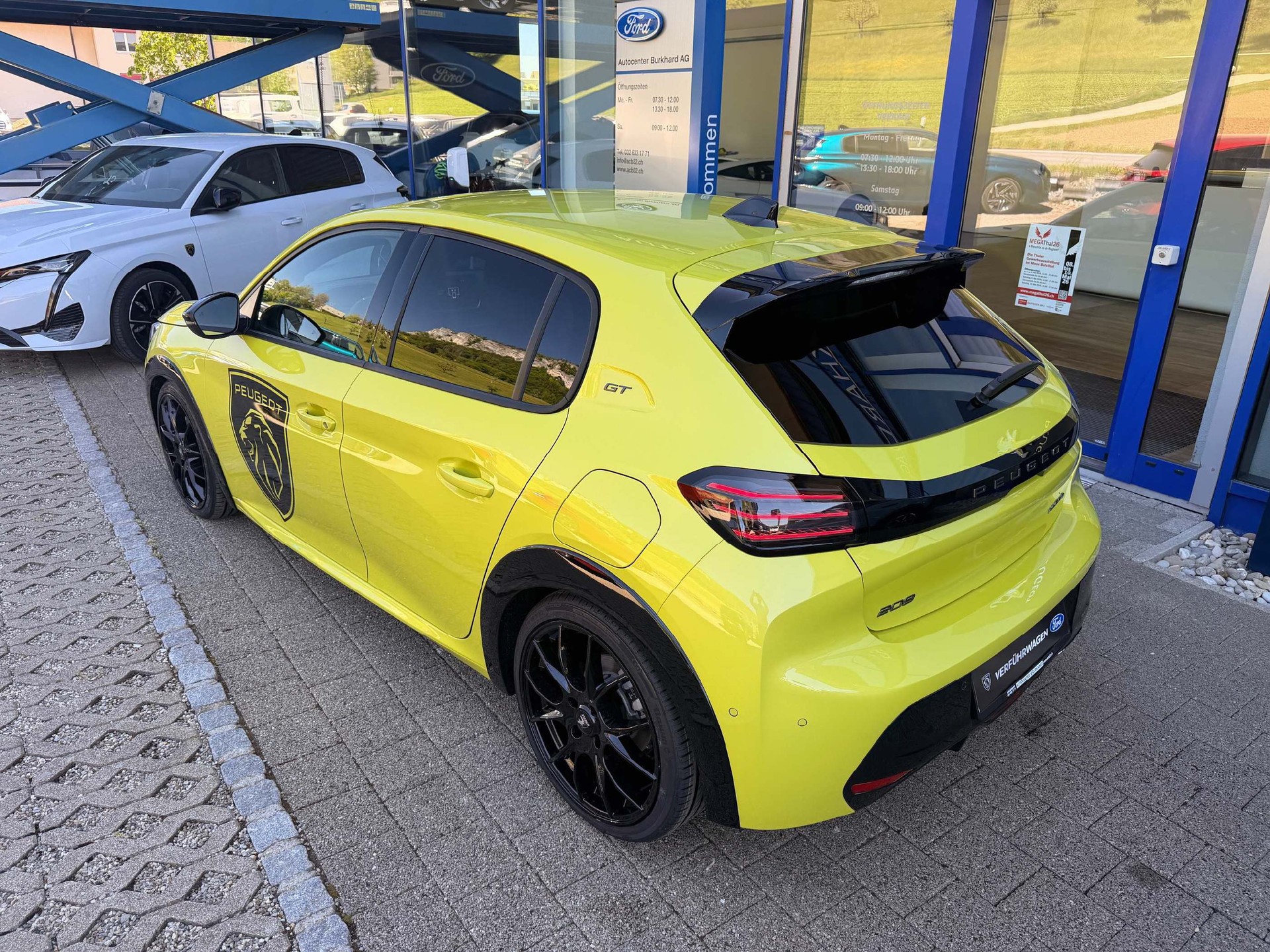 PEUGEOT 208 1.2 Hybrid 145 GT-image-4