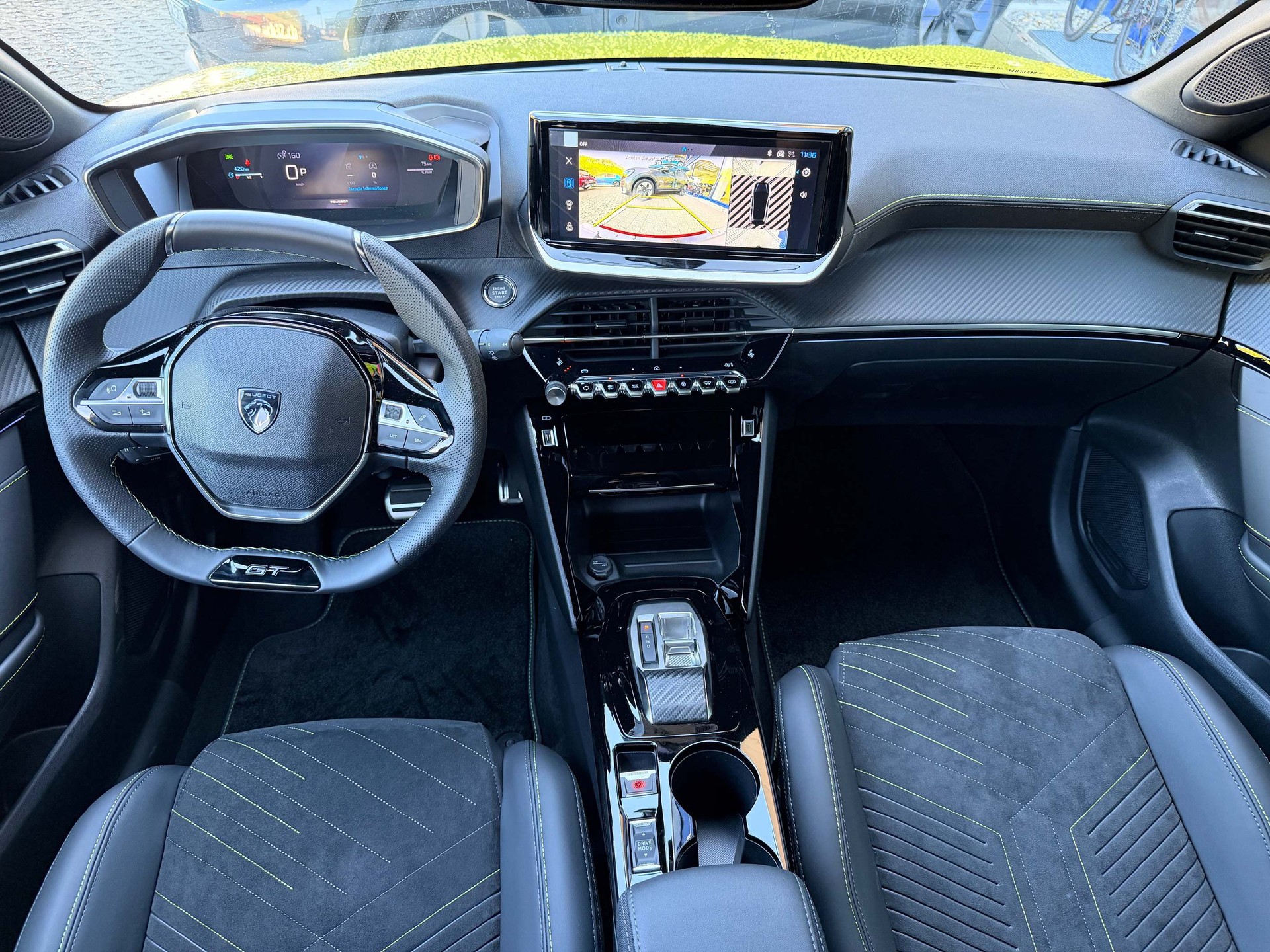 PEUGEOT 208 1.2 Hybrid 145 GT-image-9