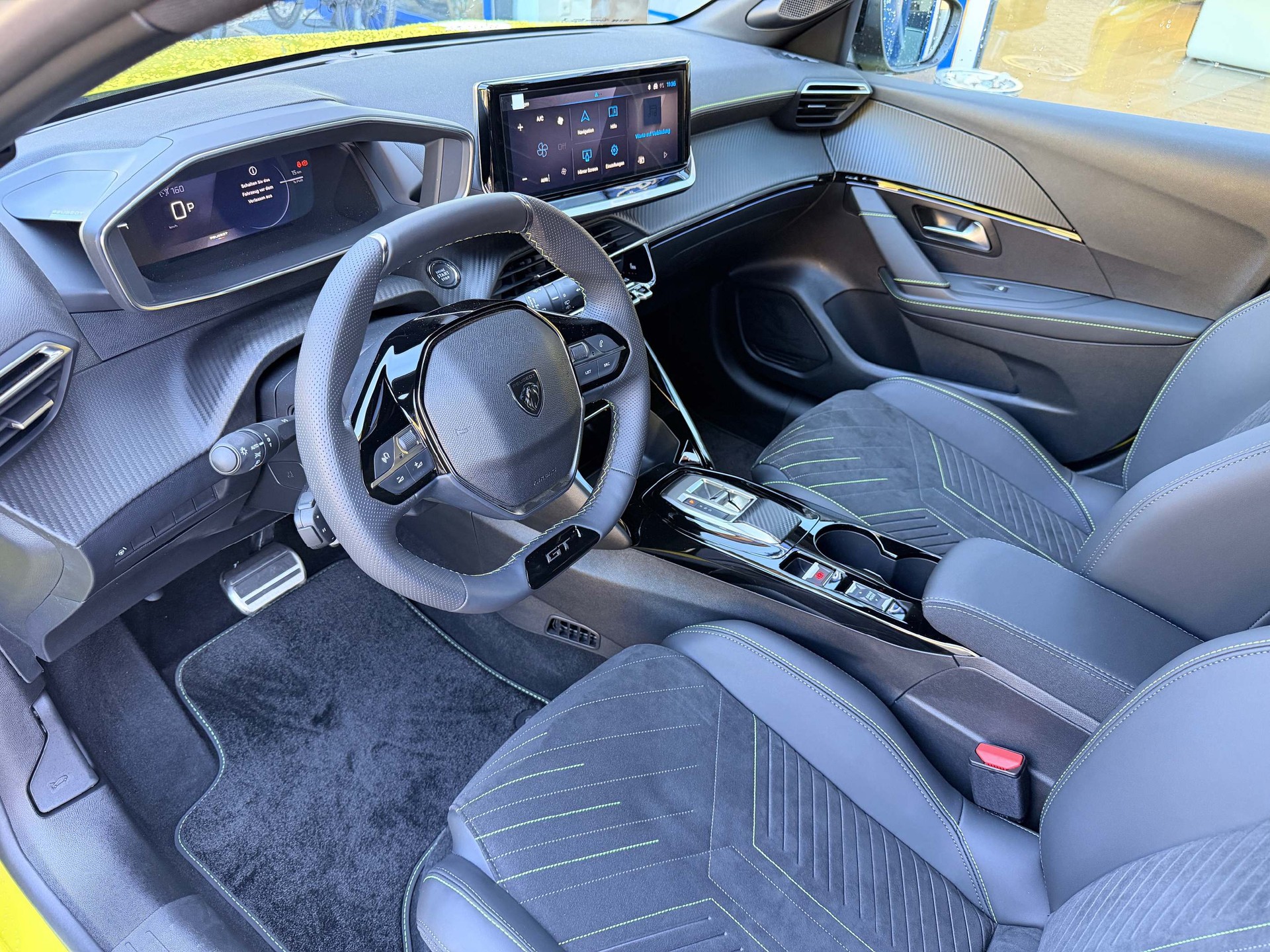 PEUGEOT 208 1.2 Hybrid 145 GT-image-8