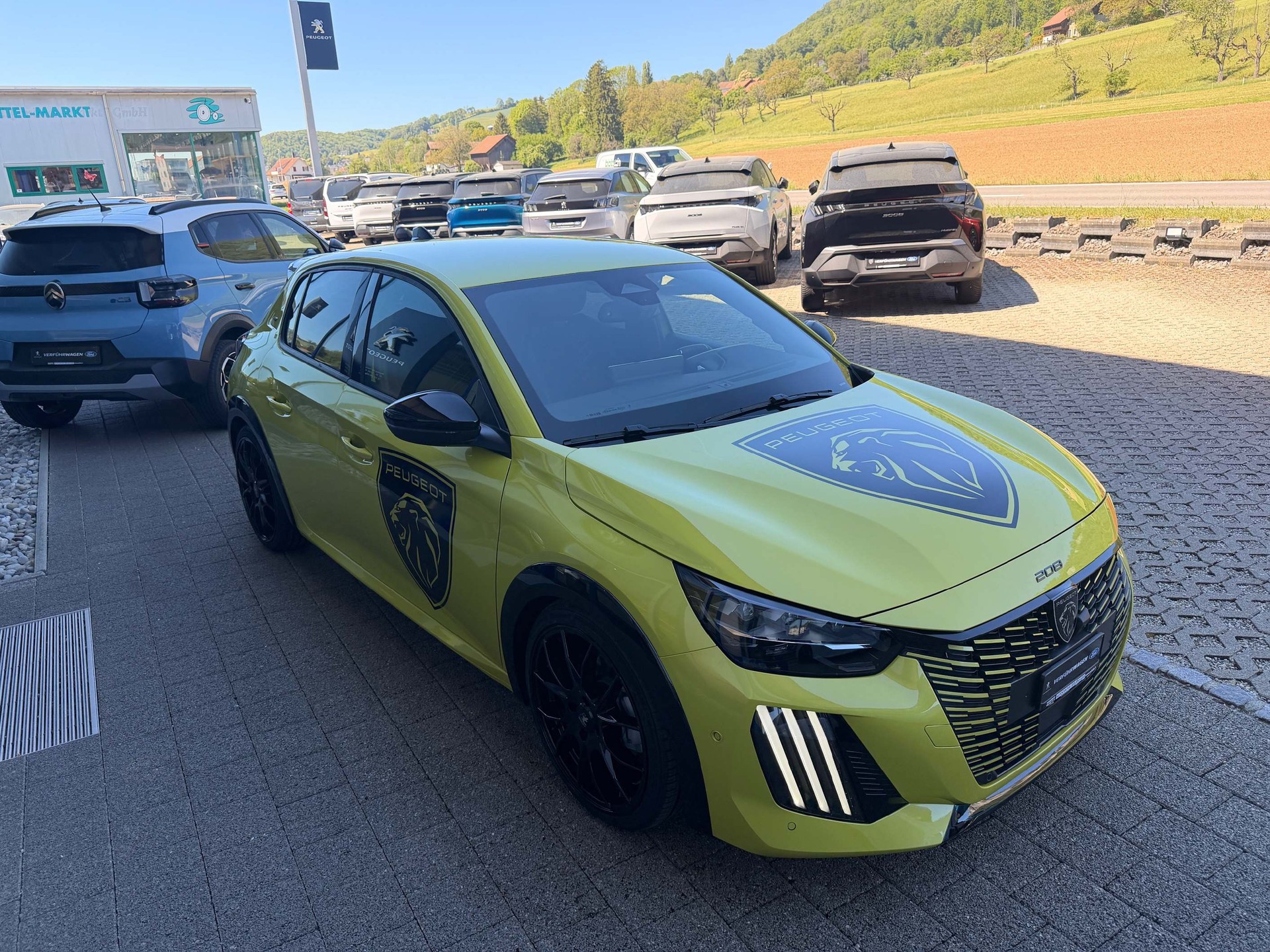 PEUGEOT 208 1.2 Hybrid 145 GT-image-3