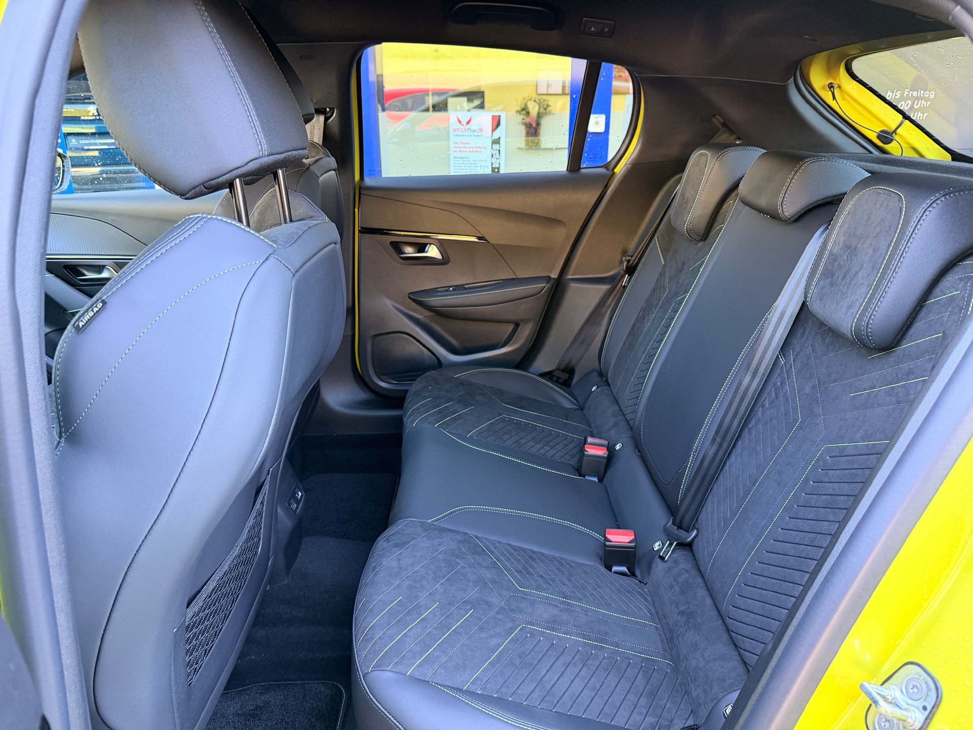 PEUGEOT 208 1.2 Hybrid 145 GT-image-7