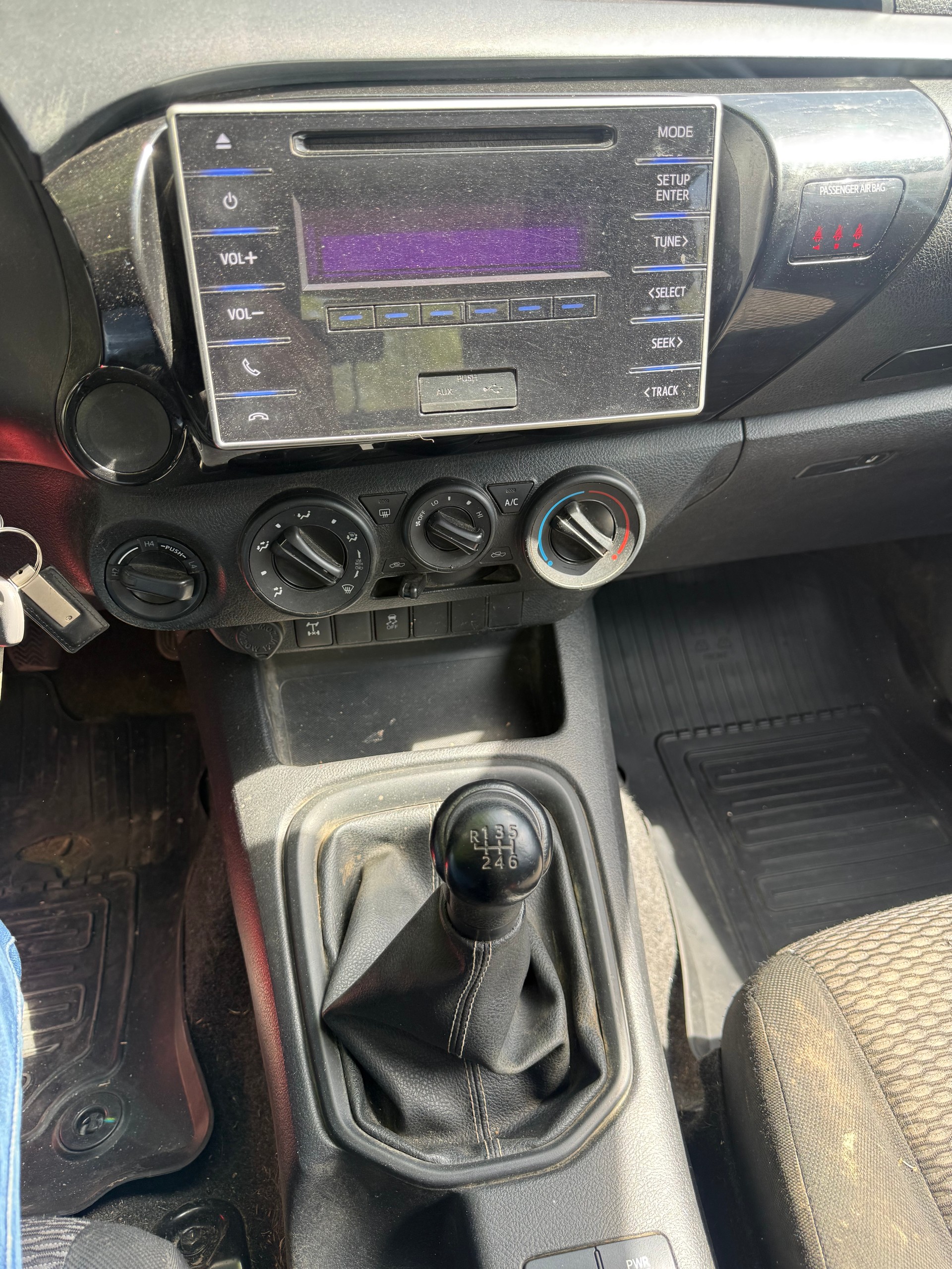 TOYOTA Hilux 2.4D-4D Luna Double Cab 4x4-image-6
