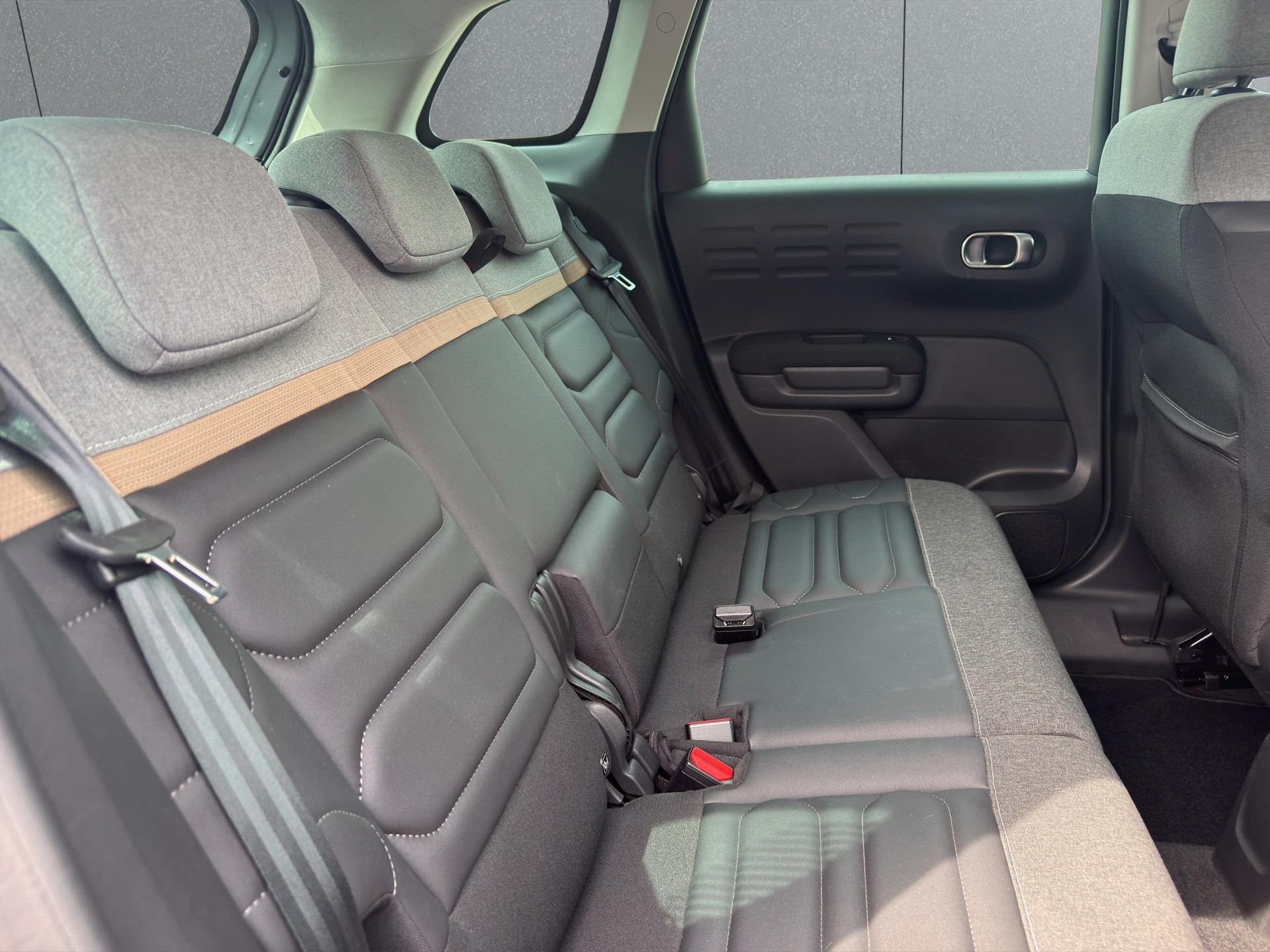 CITROEN C3 Aircross 1.2 PureTech 130 Swiss Edition-image-16