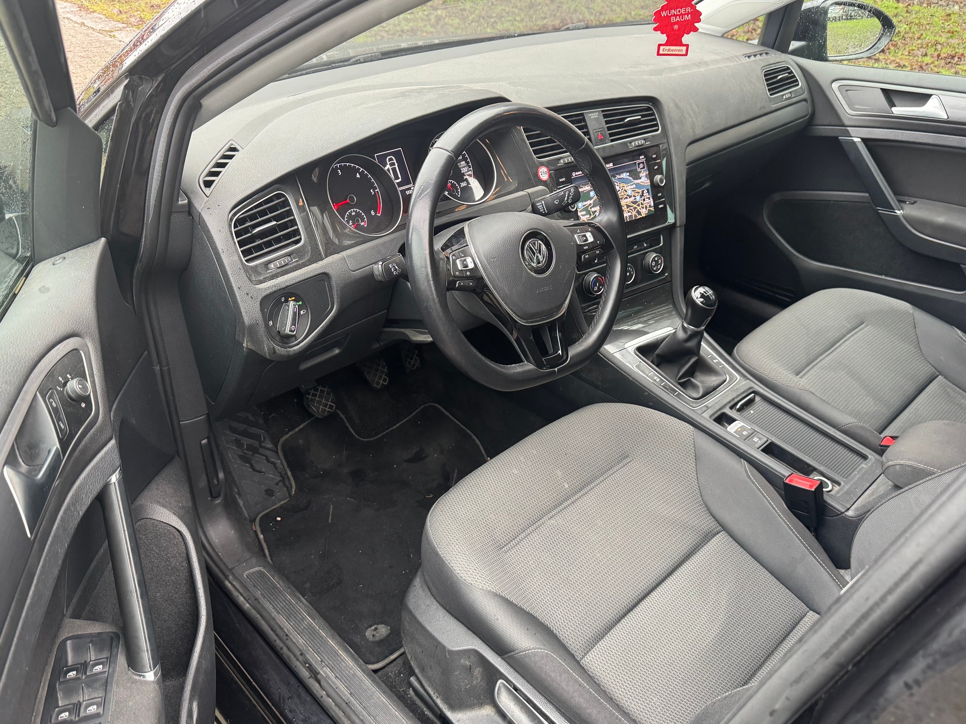 VW Golf 1.6 TDI Comfortline Swiss Line Limited-image-5