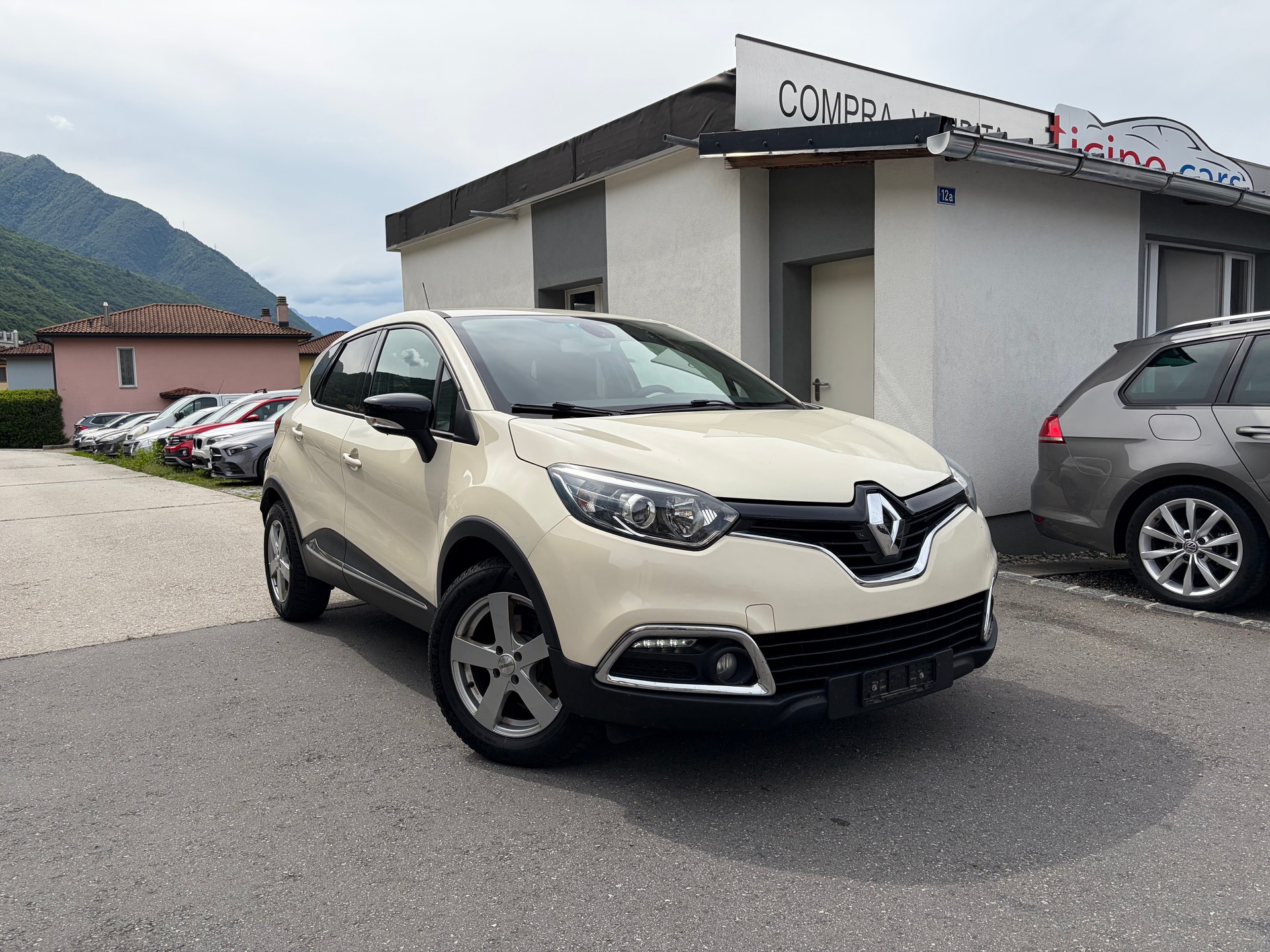 RENAULT Captur 1.2 T 16V Privilège EDC-image-0