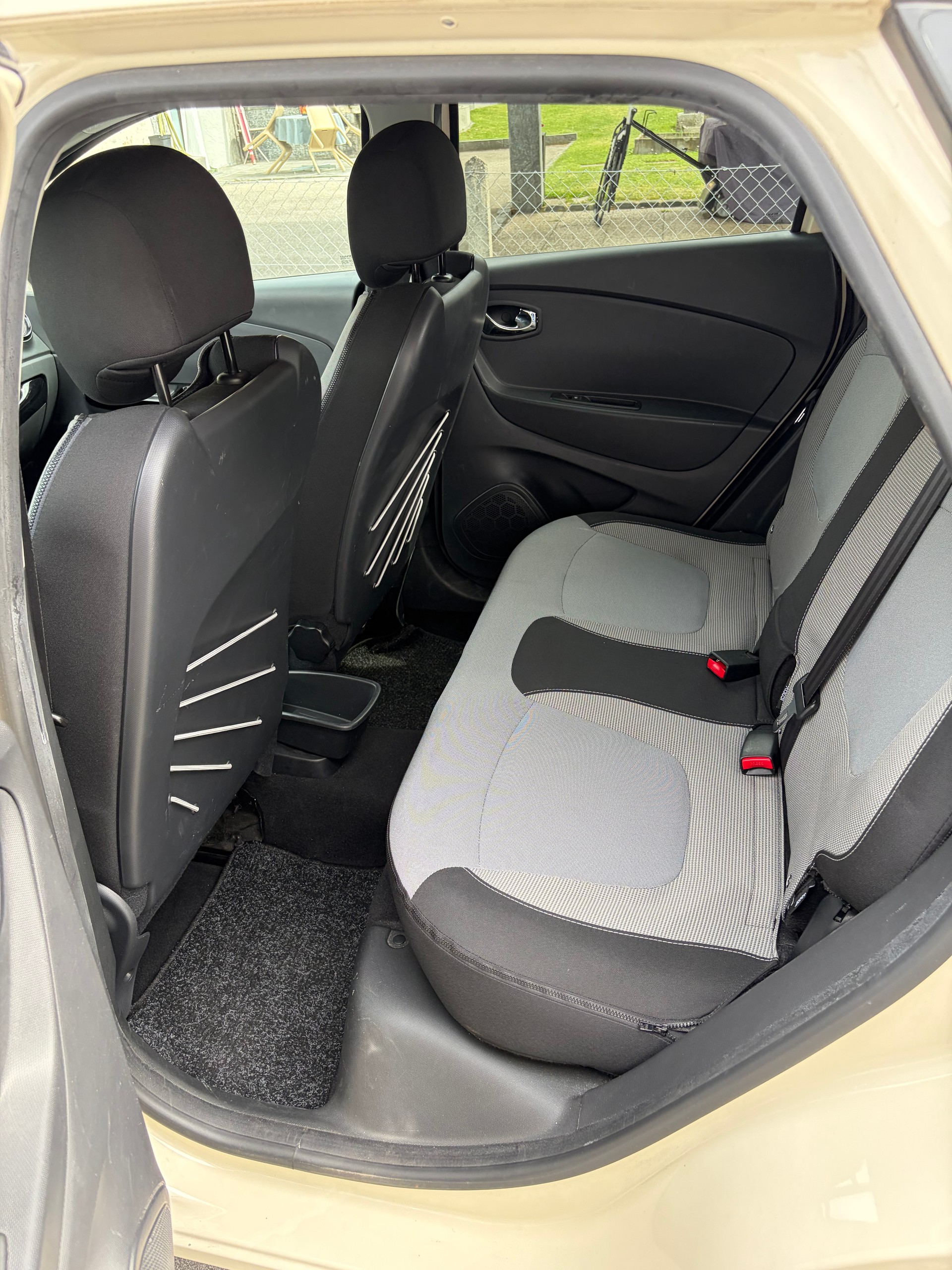 RENAULT Captur 1.2 T 16V Privilège EDC-image-12