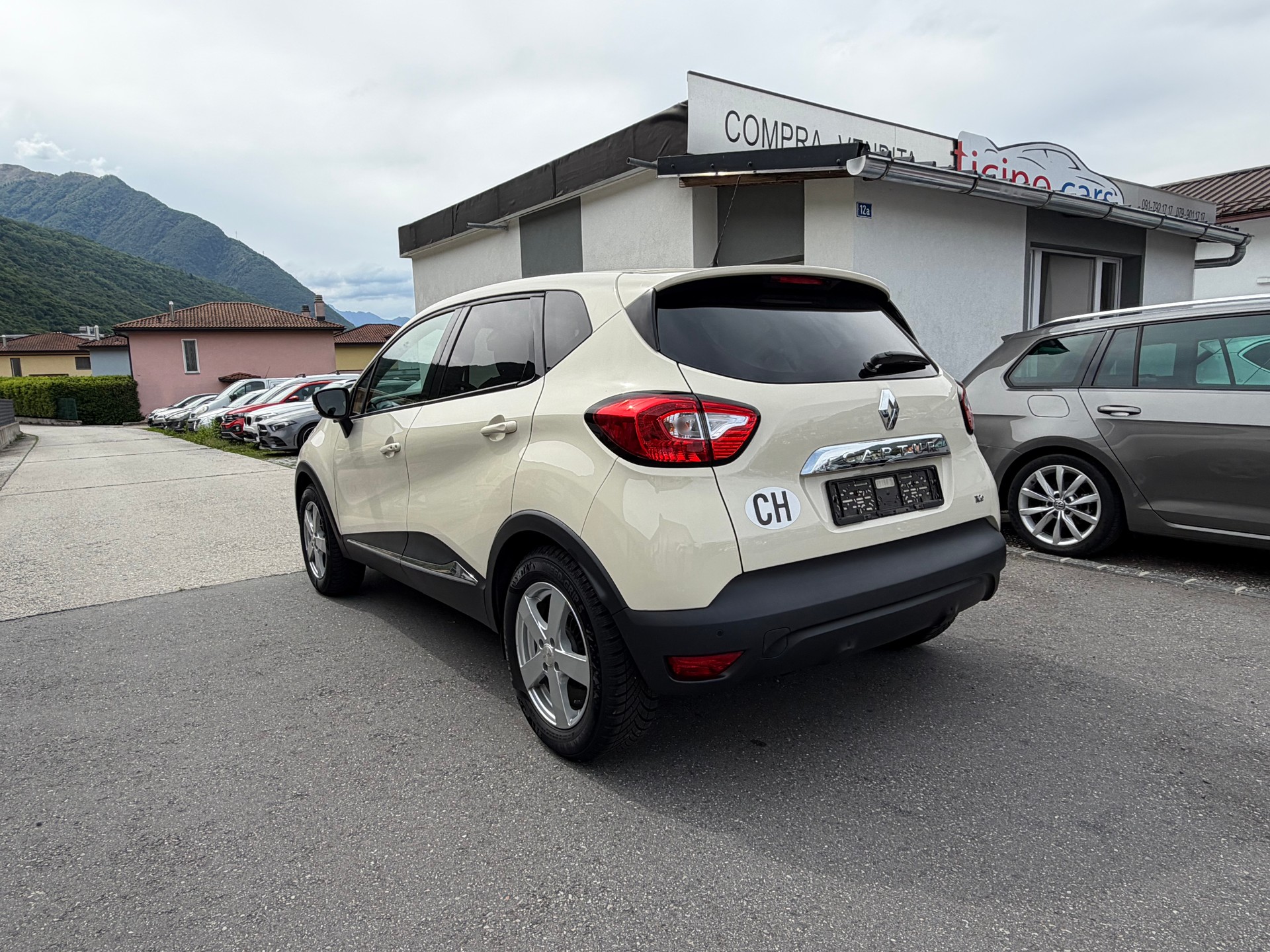 RENAULT Captur 1.2 T 16V Privilège EDC-image-2