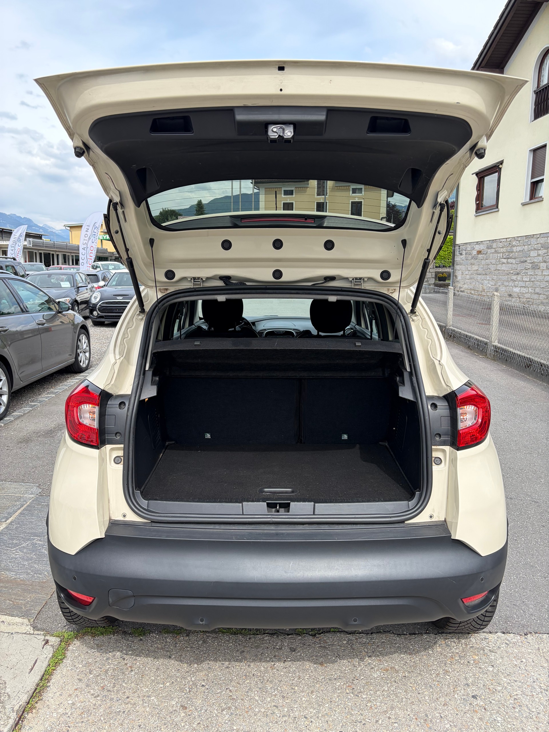RENAULT Captur 1.2 T 16V Privilège EDC-image-13