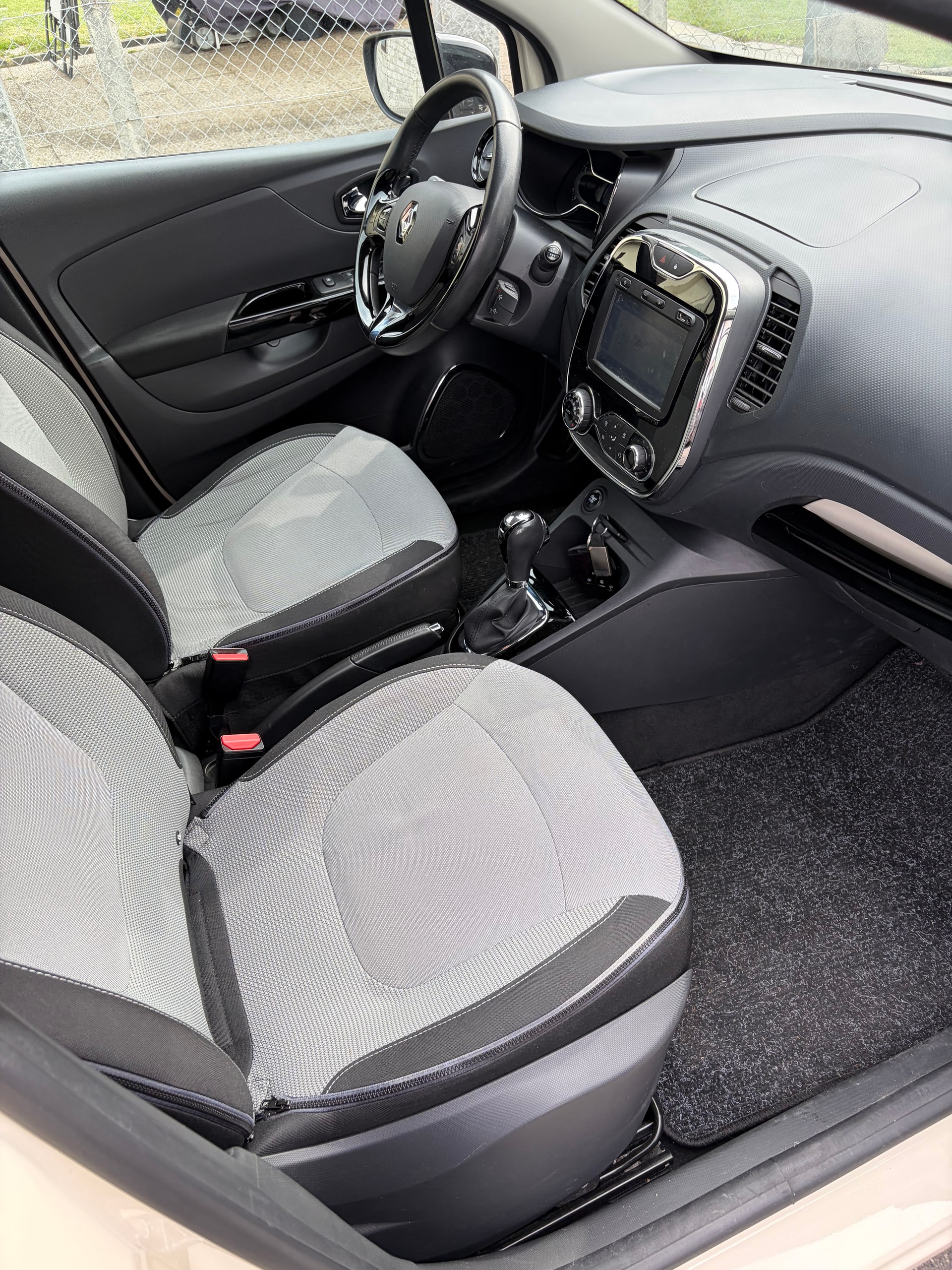 RENAULT Captur 1.2 T 16V Privilège EDC-image-11