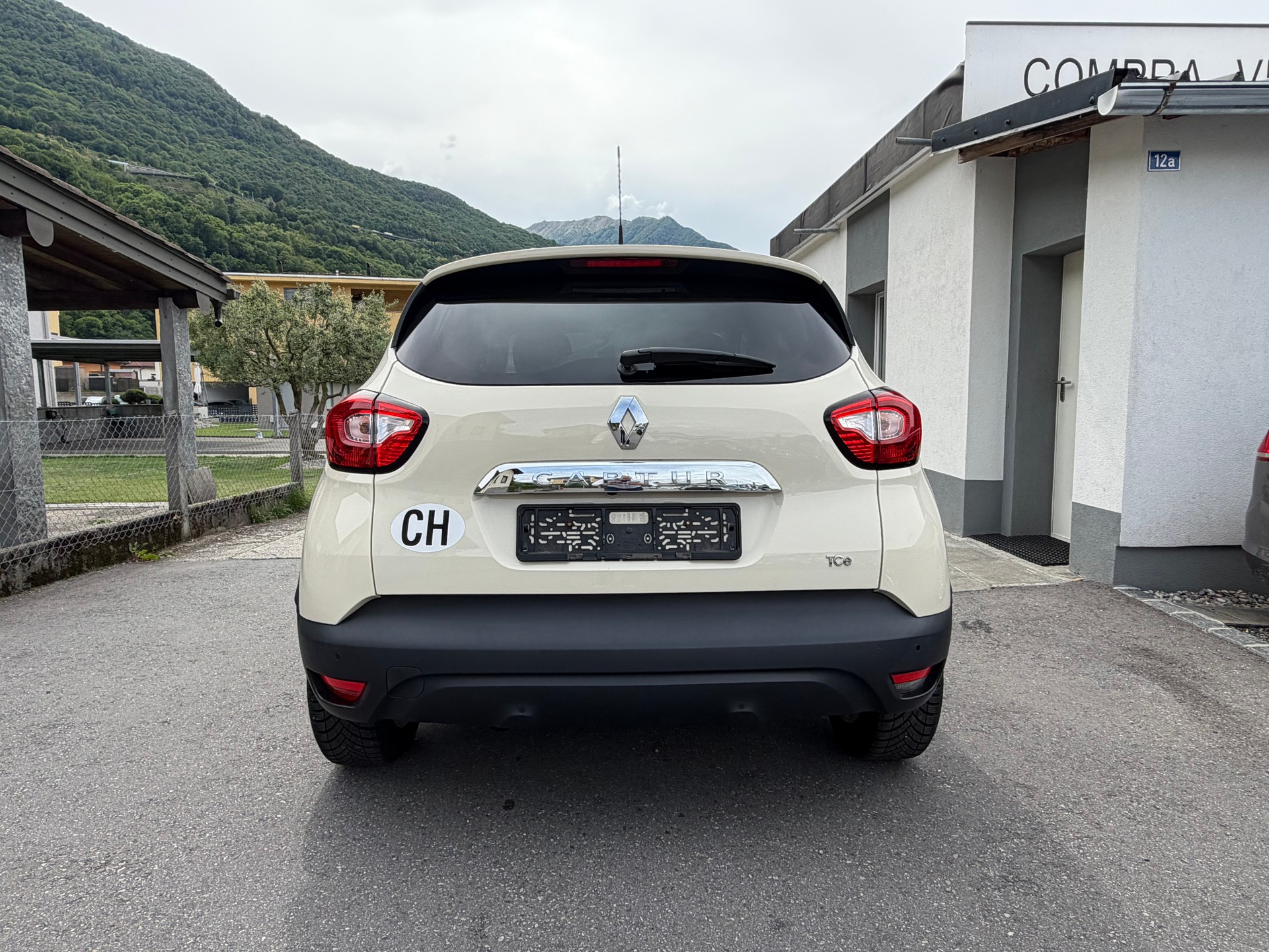 RENAULT Captur 1.2 T 16V Privilège EDC-image-4