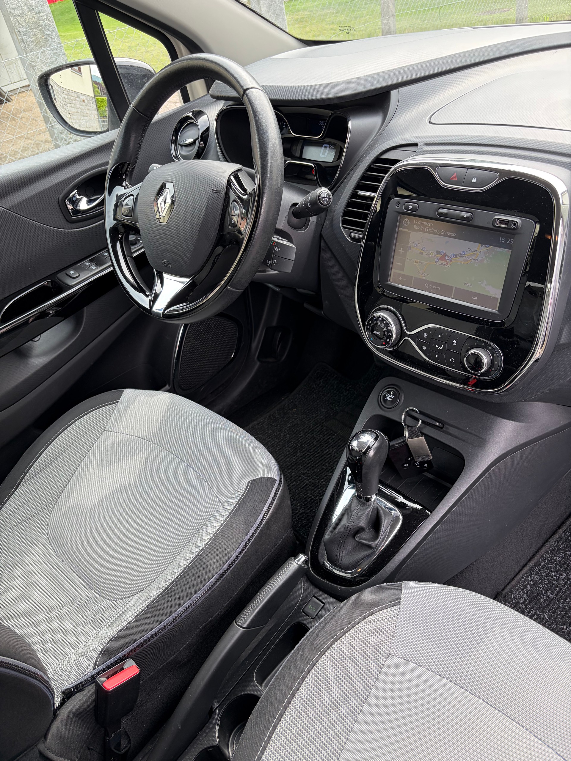 RENAULT Captur 1.2 T 16V Privilège EDC-image-6