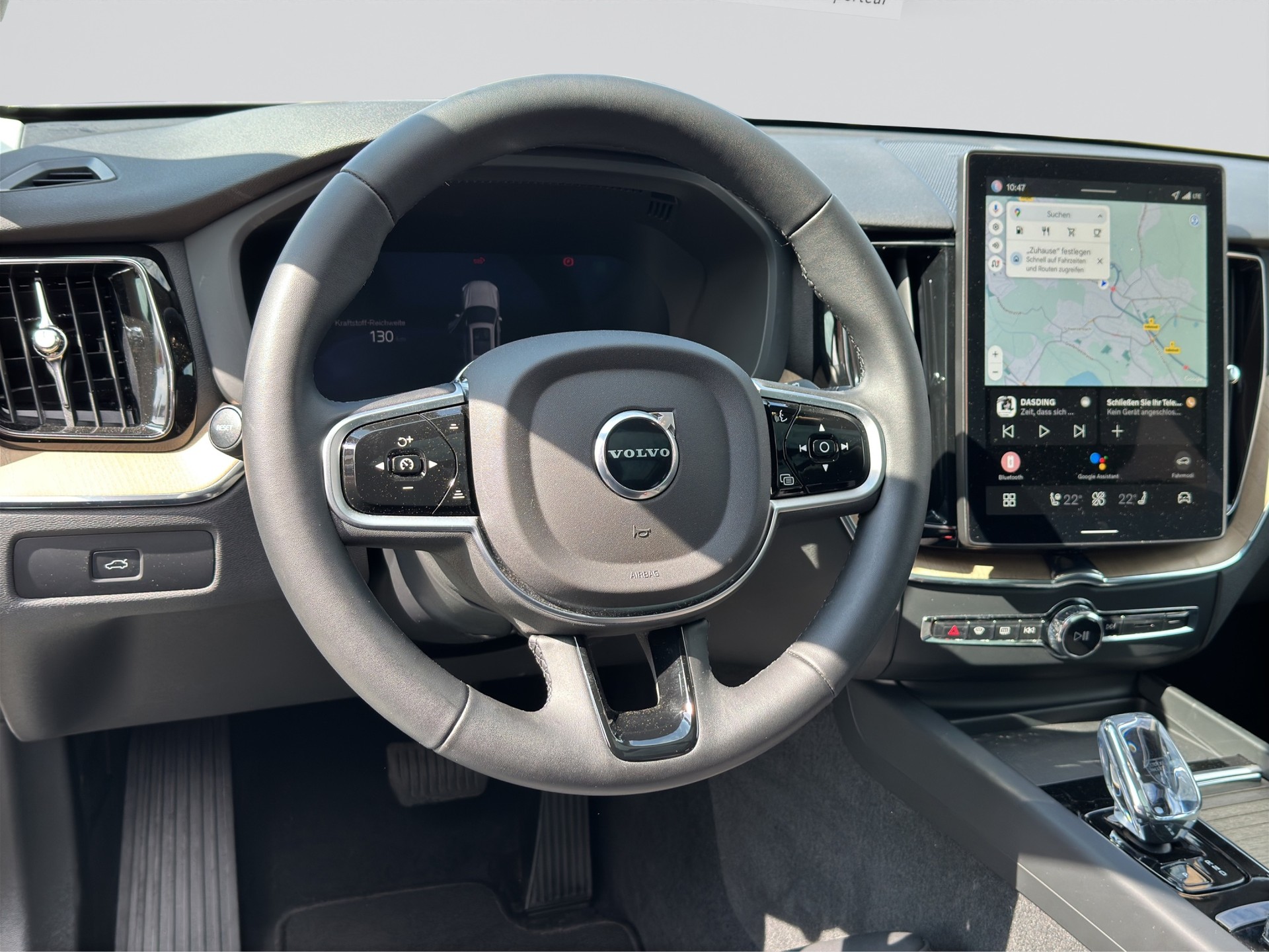 VOLVO XC60 B5 AWD Facelift Plus Dark Geartronic-image-10