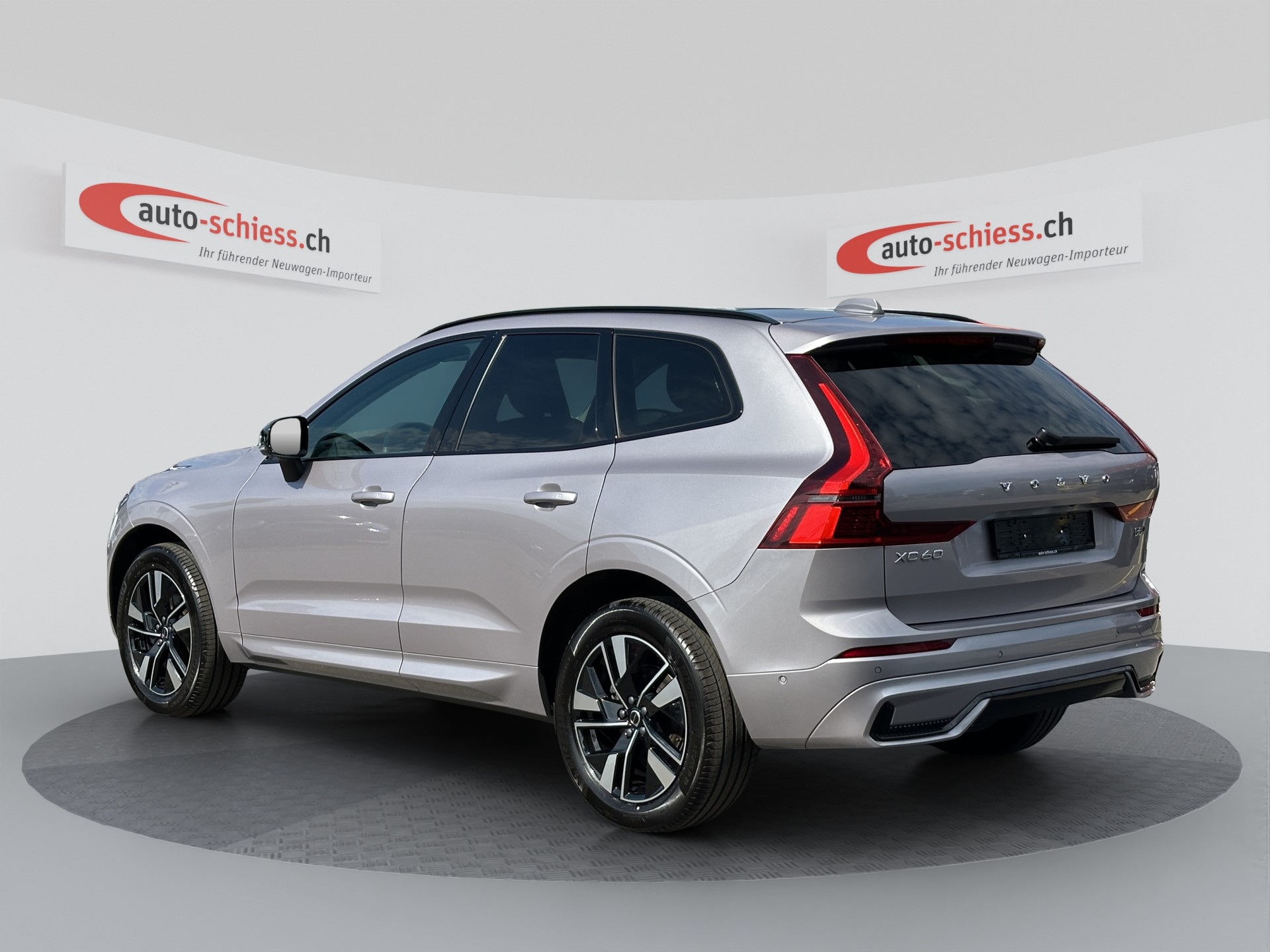 VOLVO XC60 B5 AWD Facelift Plus Dark Geartronic-image-2