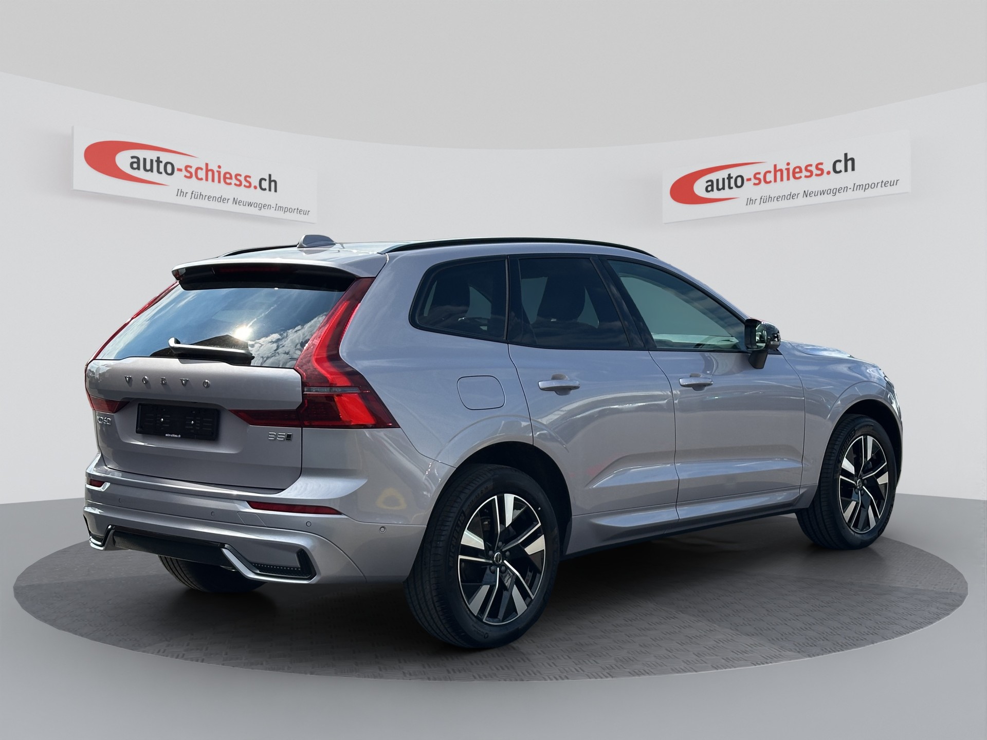 VOLVO XC60 B5 AWD Facelift Plus Dark Geartronic-image-4