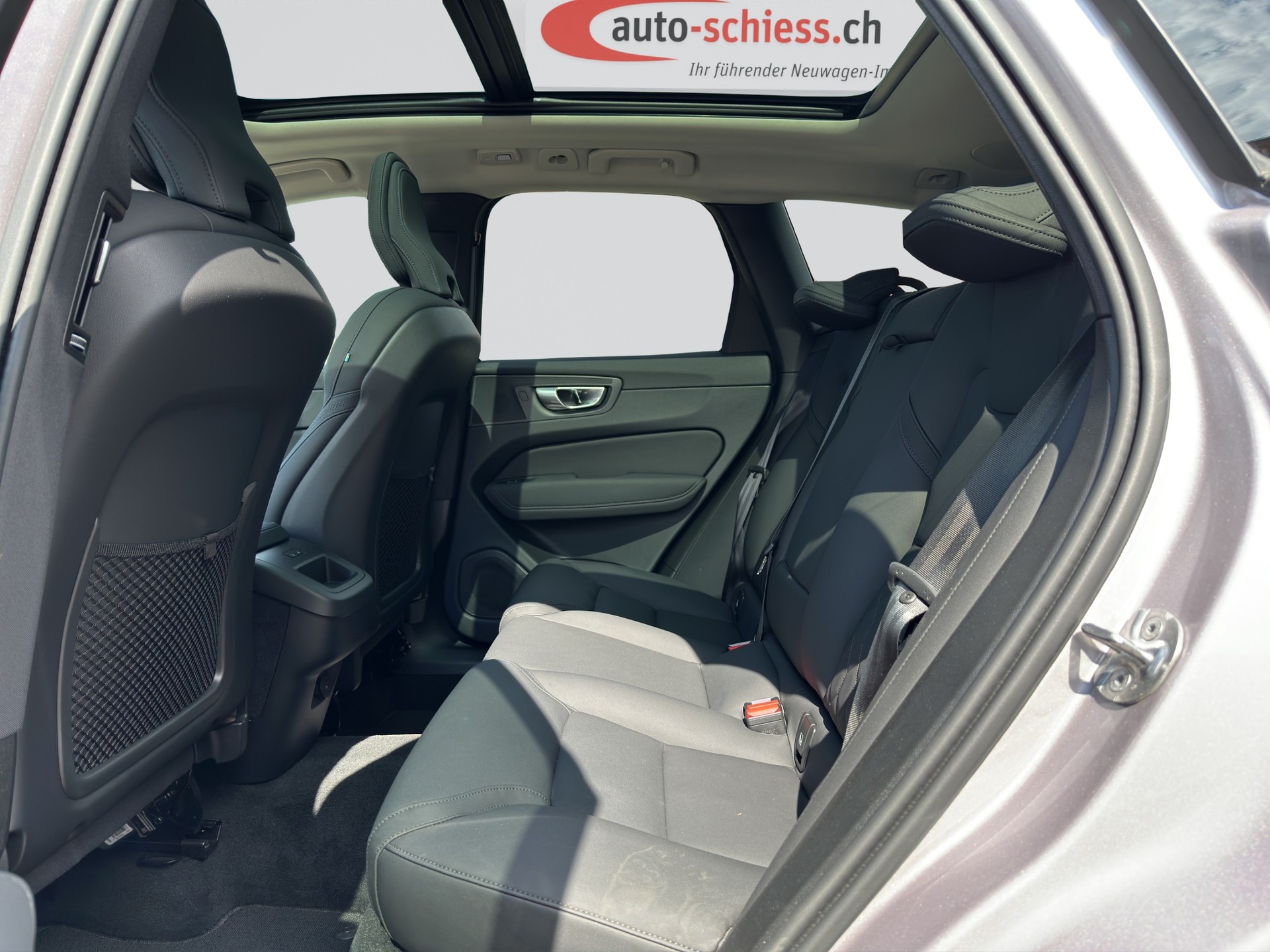 VOLVO XC60 B5 AWD Facelift Plus Dark Geartronic-image-7