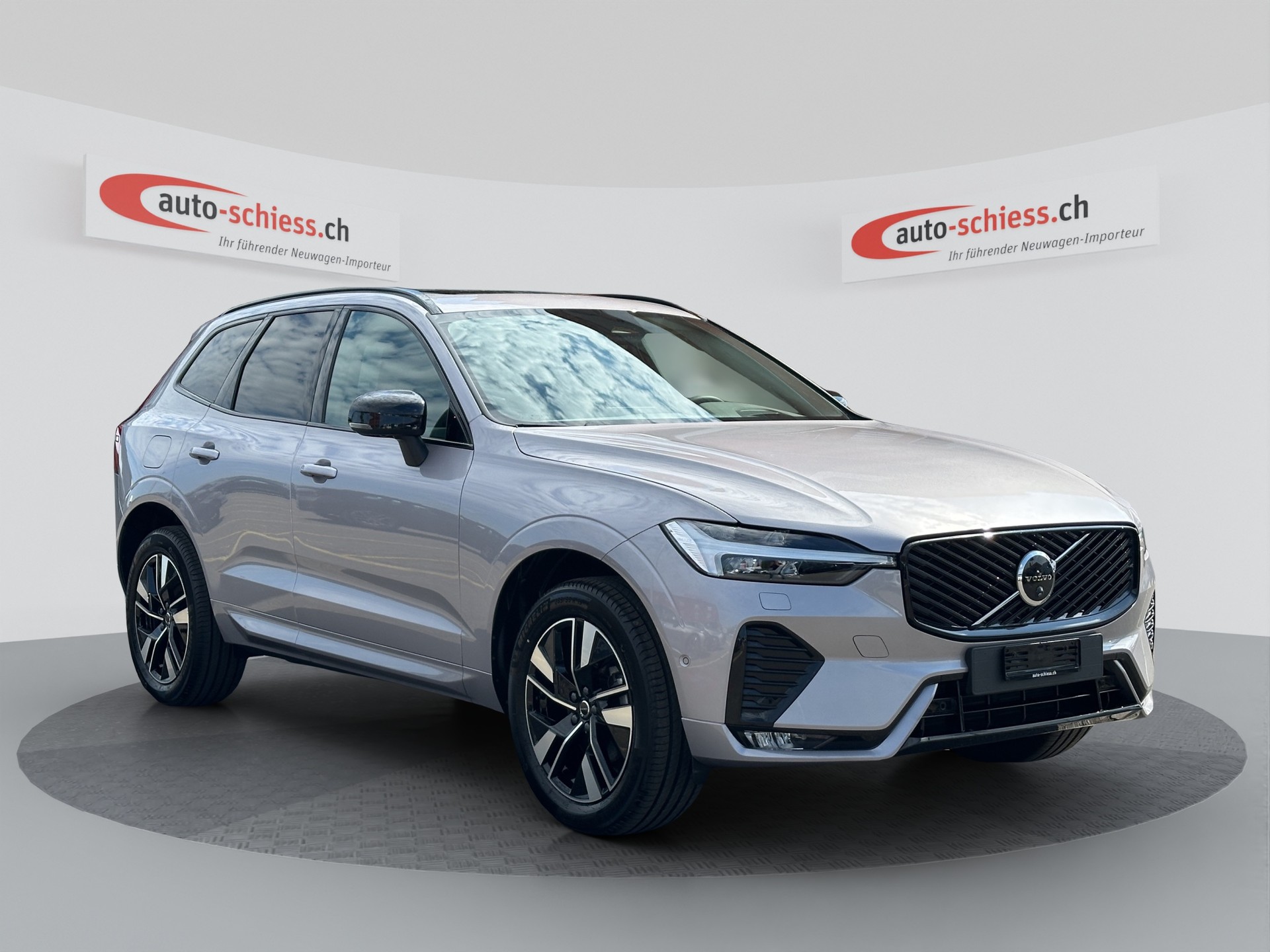 VOLVO XC60 B5 AWD Facelift Plus Dark Geartronic-image-0