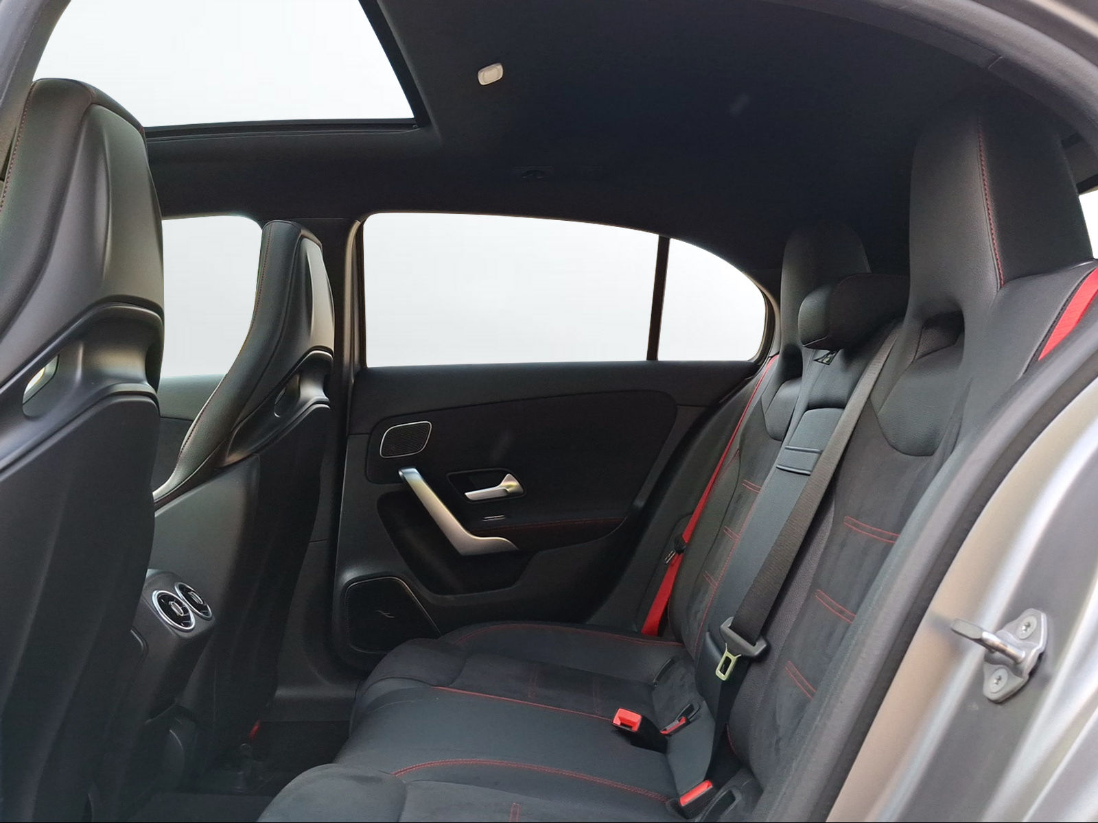 MERCEDES-BENZ A 45 S AMG 4Matic+ Speedshift-image-11