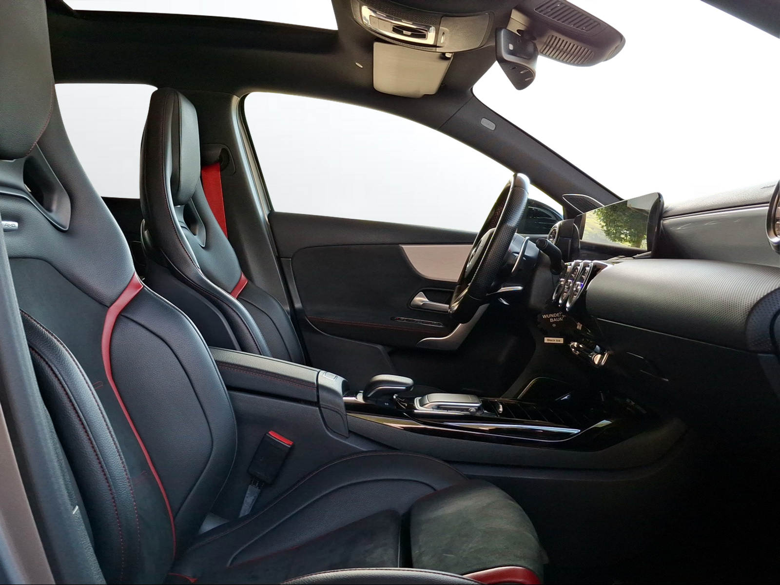 MERCEDES-BENZ A 45 S AMG 4Matic+ Speedshift-image-10