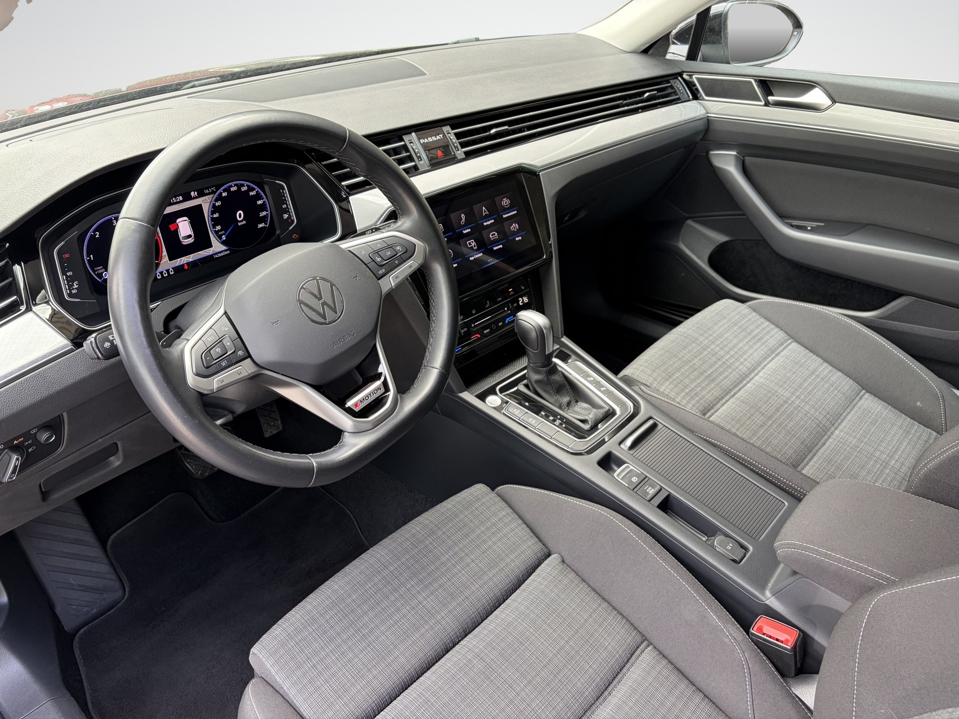 VW Passat 2.0 TDI BMT Business 4Motion DSG-image-8